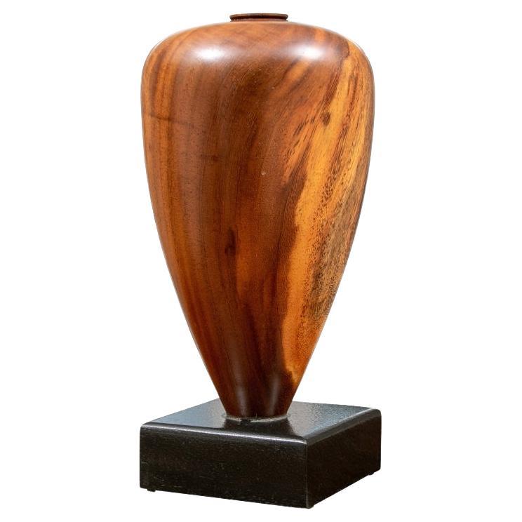 Gedrechselte Vase aus exotischem Holz, Victor Holmes zugeschrieben