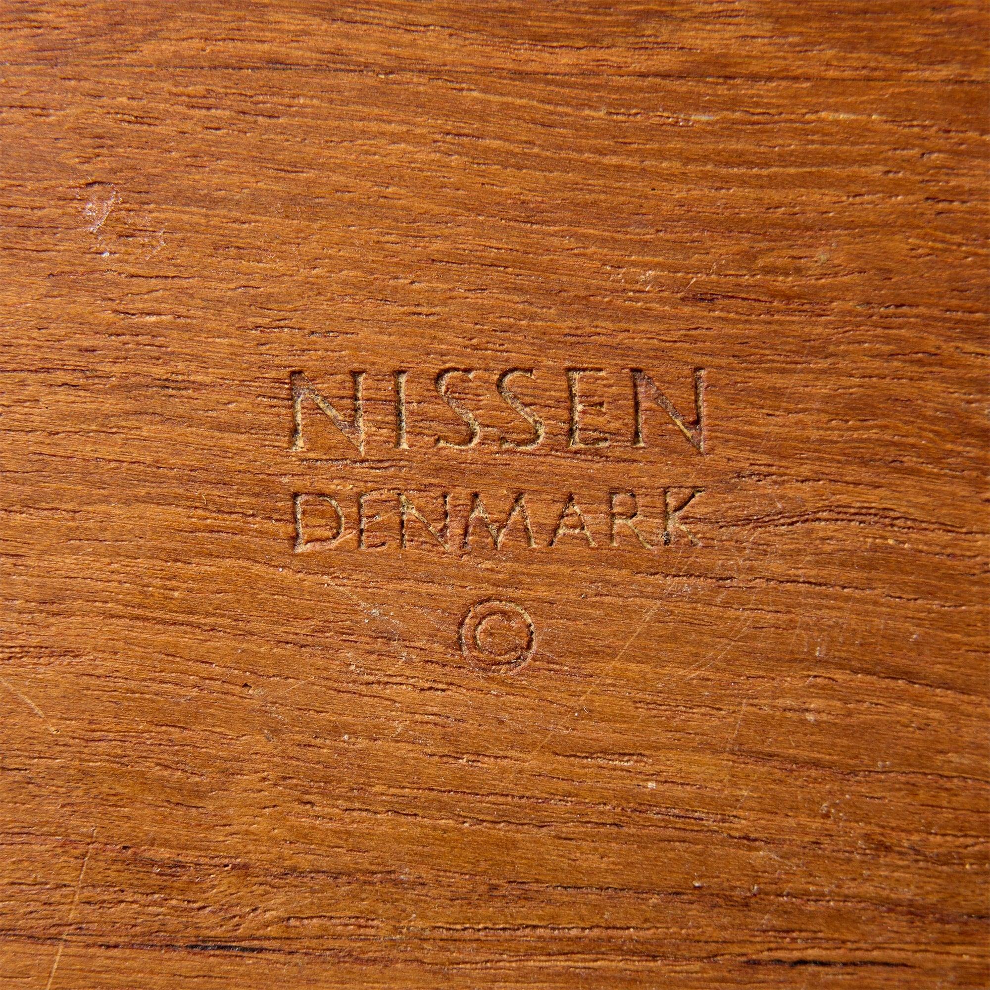 Bol en teck tourné de Richard Nissen pour Nissen, 1956 État moyen - En vente à Sagaponack, NY