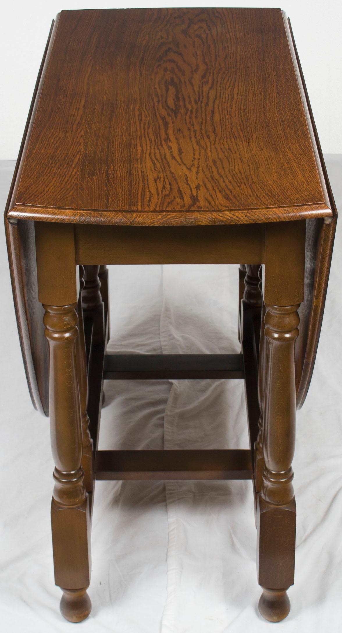 Turned Leg English Oak Gate Leg Drop-Leaf Side Table For Sale 1