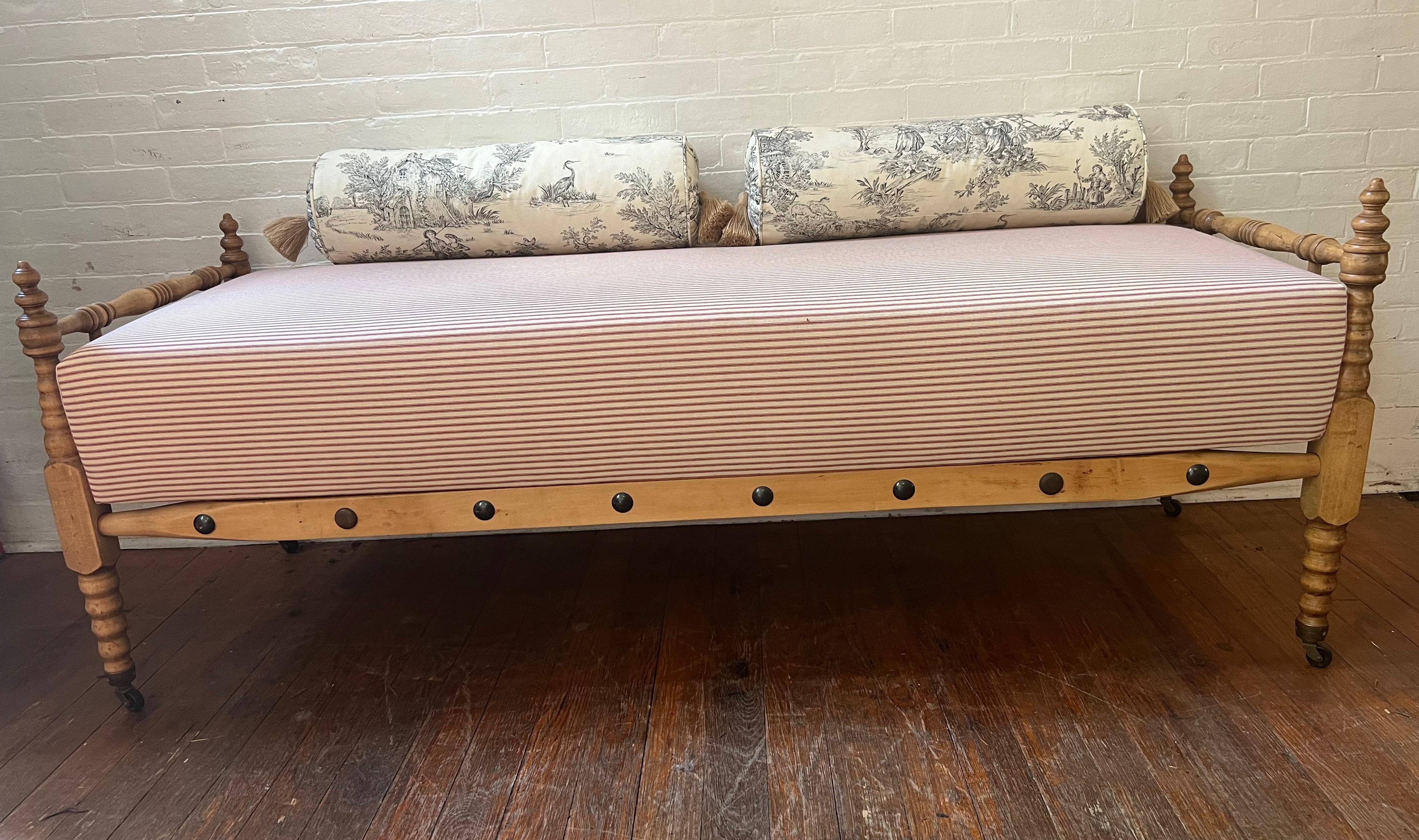 American Turned Leg Wood Frame Daybed on Casters For Sale
