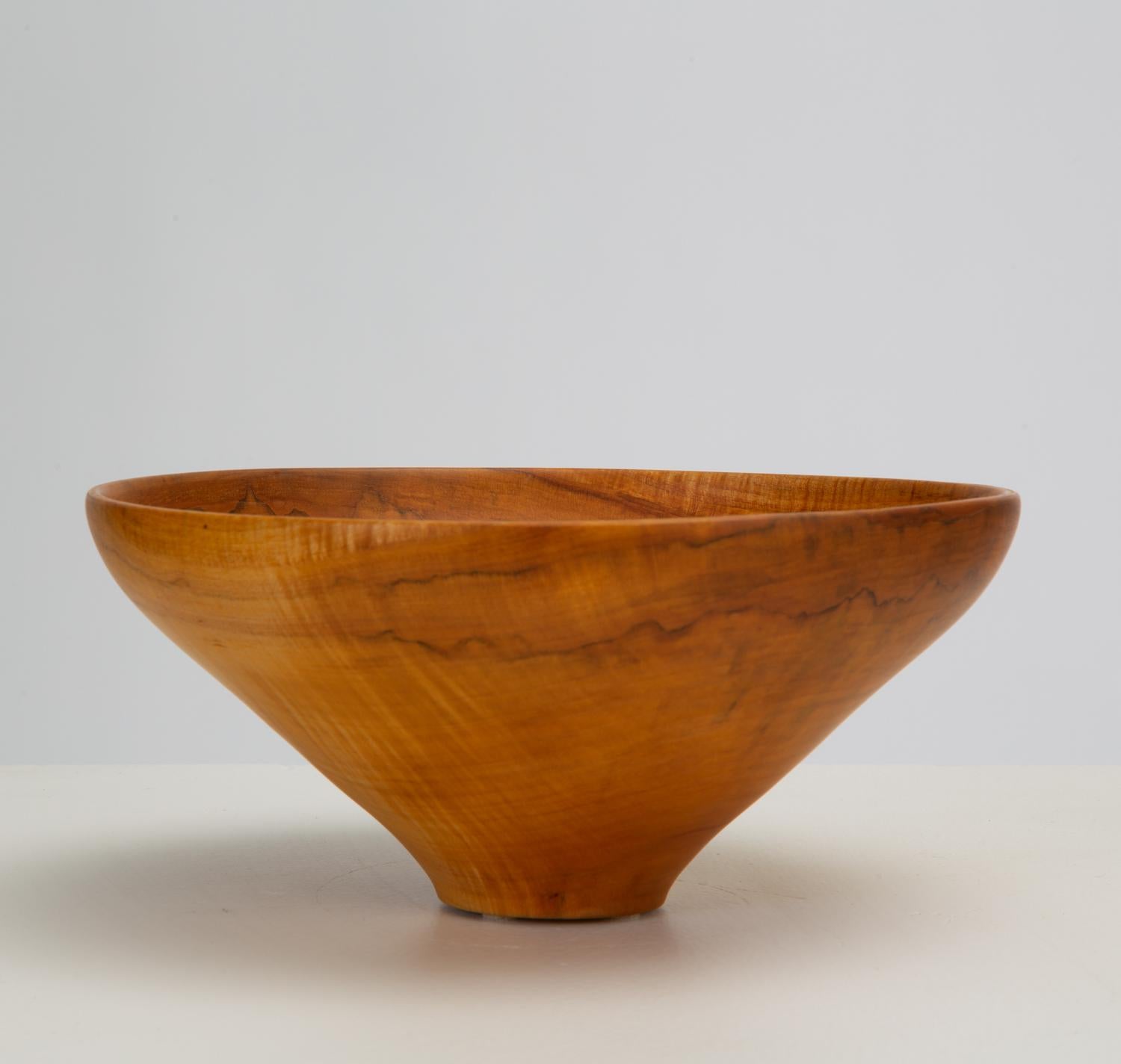 Turned Maple Wood Bowl In Excellent Condition In Los Angeles, CA