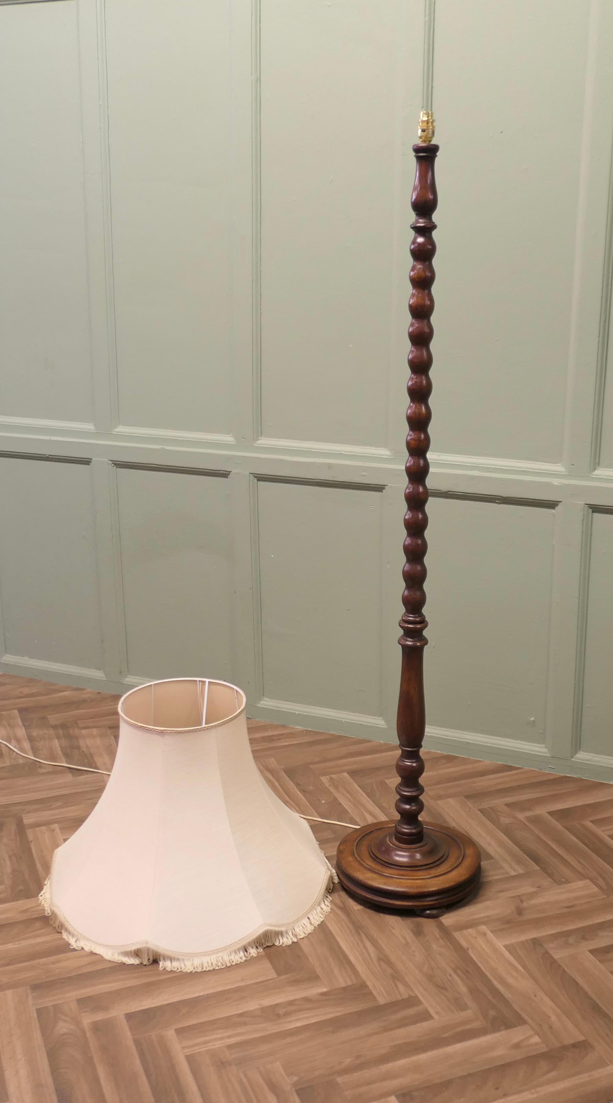 Metà XX secolo Turned Oak Floor Lamp, Standard Lamp in vendita