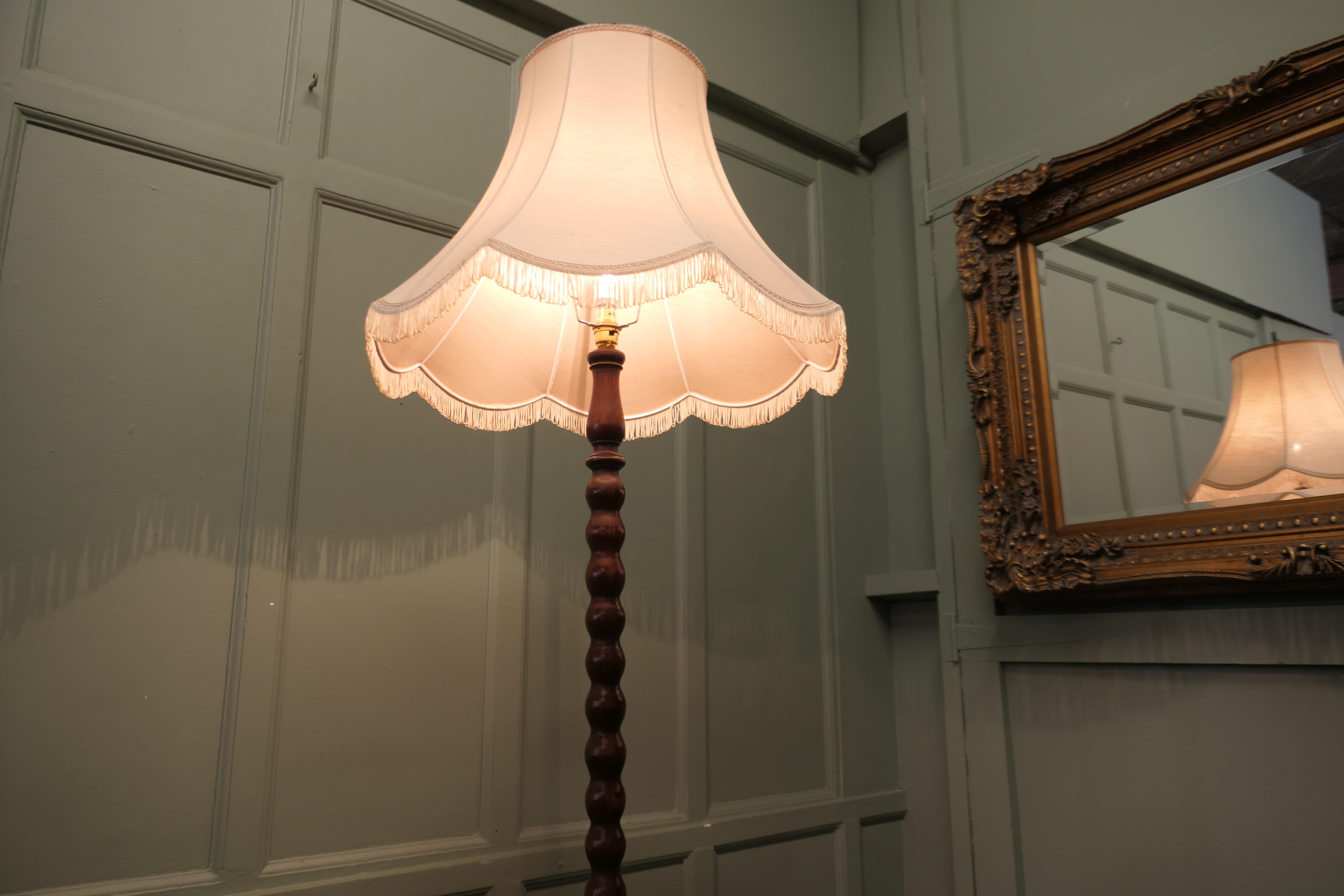 Turned Oak Floor Lamp, Standard Lamp in vendita 1