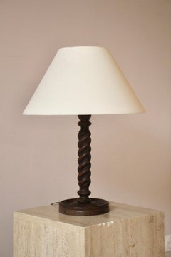 Lampe de table en chêne tourné, dans le style de Charles Dudouyt – Fabrication française, années 1940