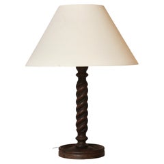 Lampe de table en chêne tourné, dans le style de Charles Dudouyt – Fabrication française, années 1940