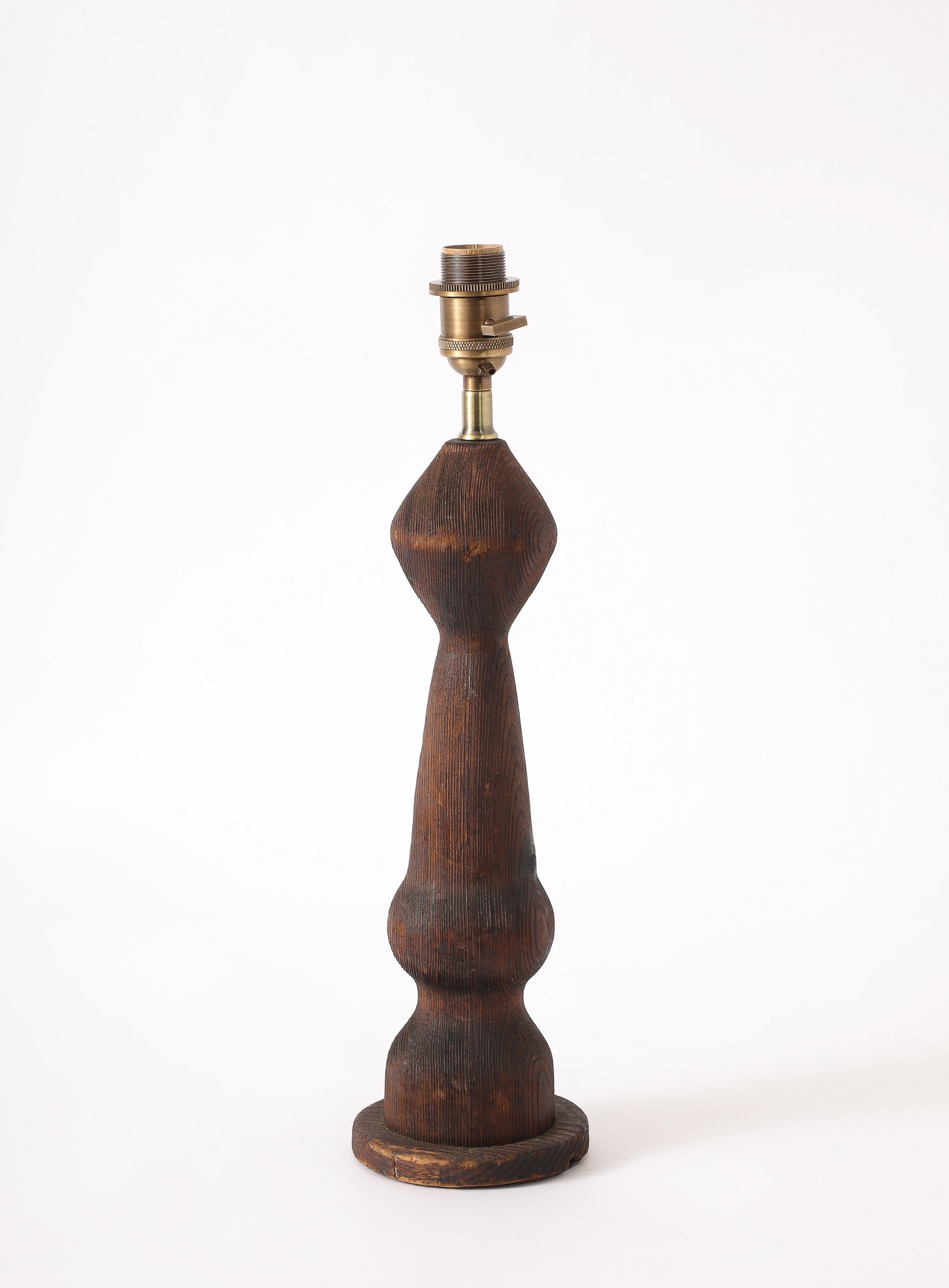 Lampe en pin d'Oregon tourné, France, années 1940 en vente 2