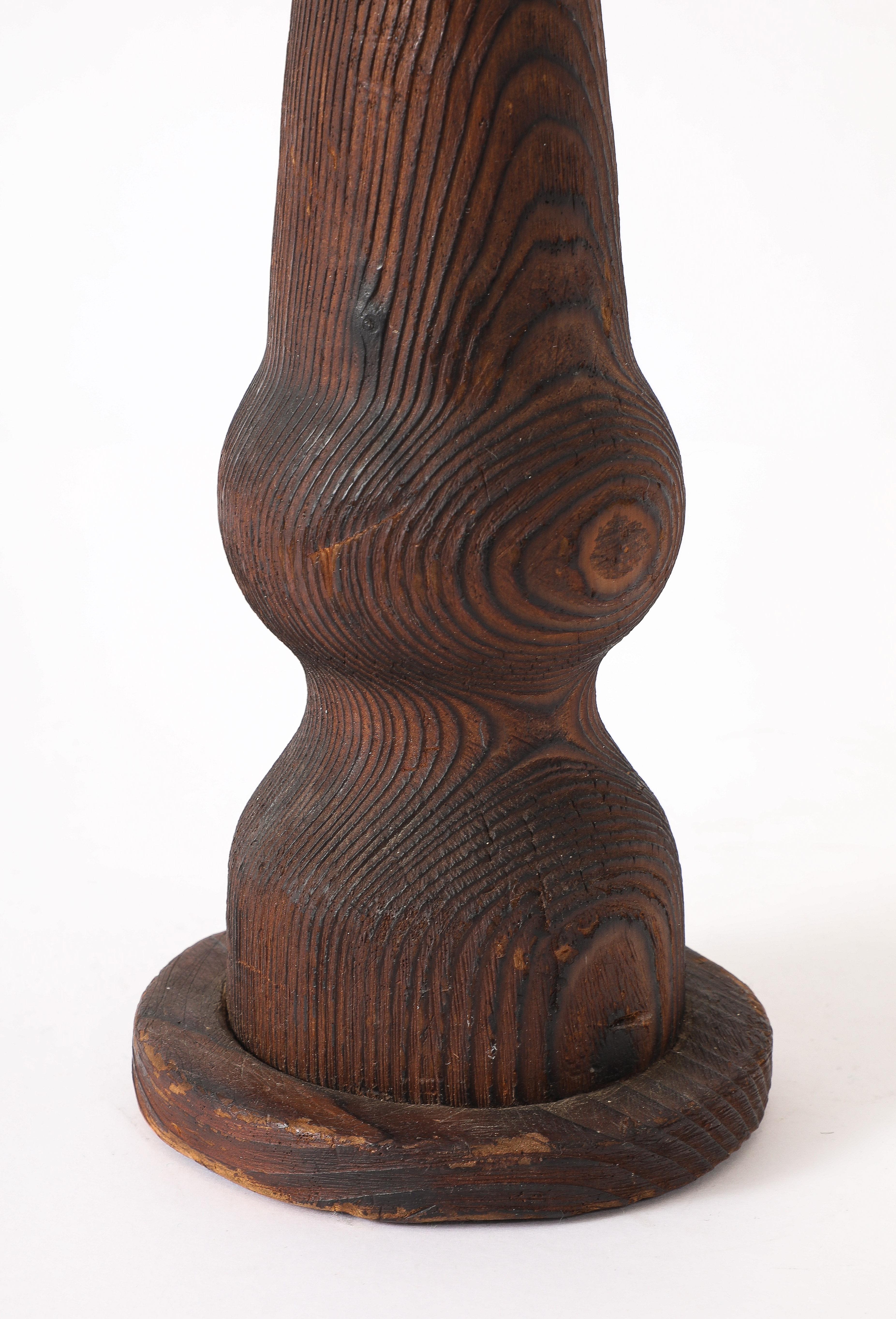 Lampe en pin d'Oregon tourné, France, années 1940 en vente 6