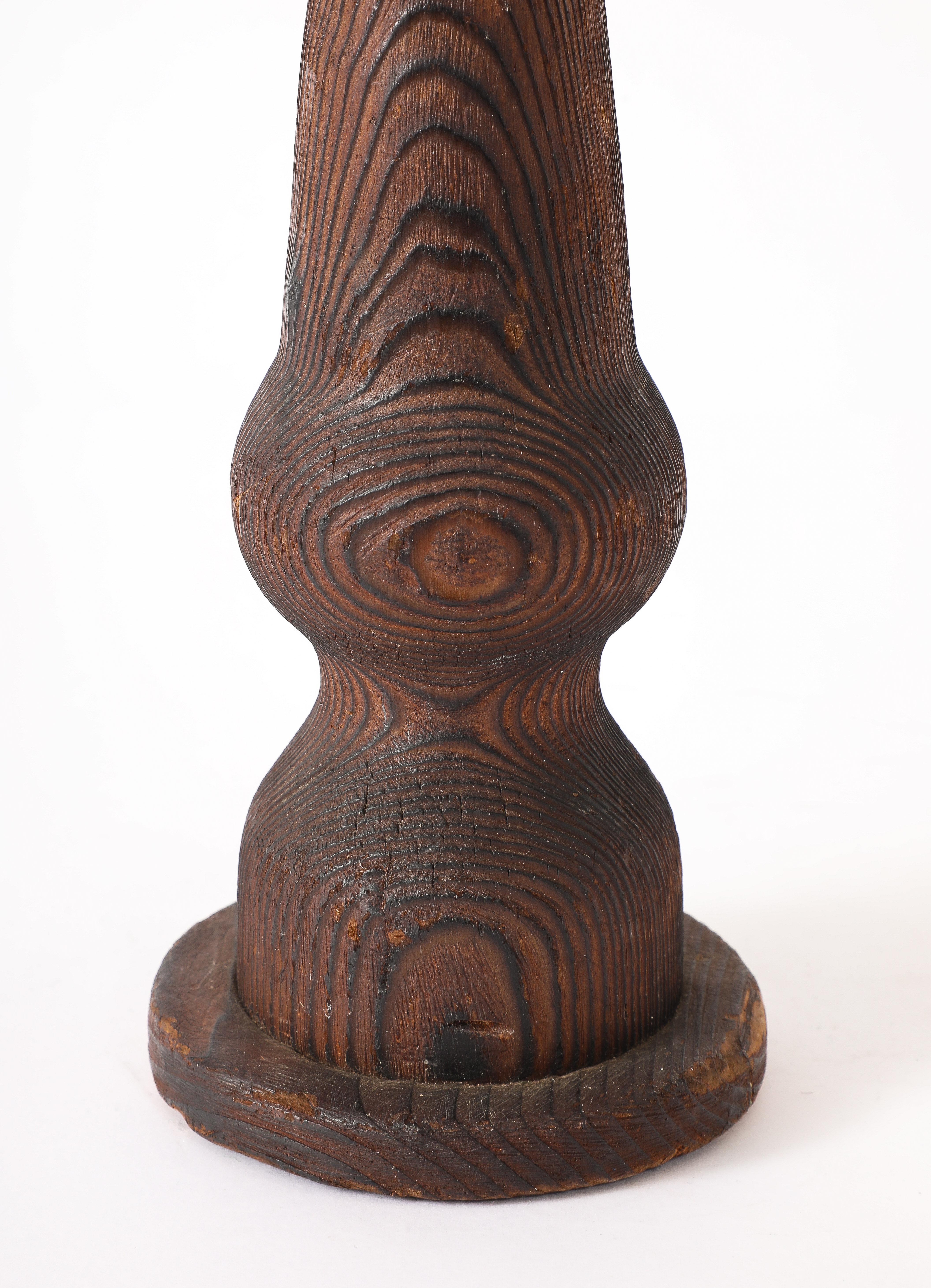 Lampe en pin d'Oregon tourné, France, années 1940 en vente 9