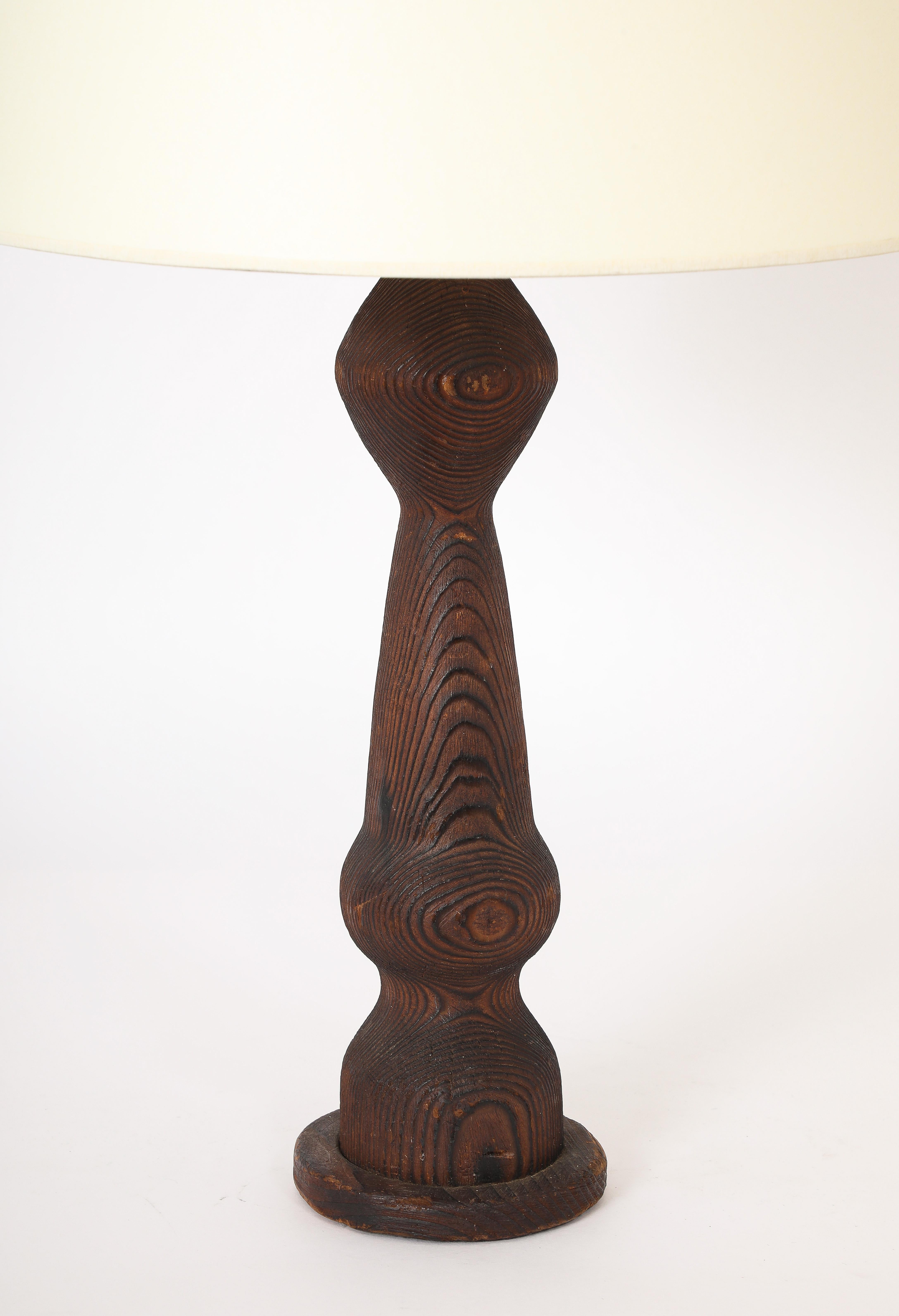 Mid-Century Modern Lampe en pin d'Oregon tourné, France, années 1940 en vente