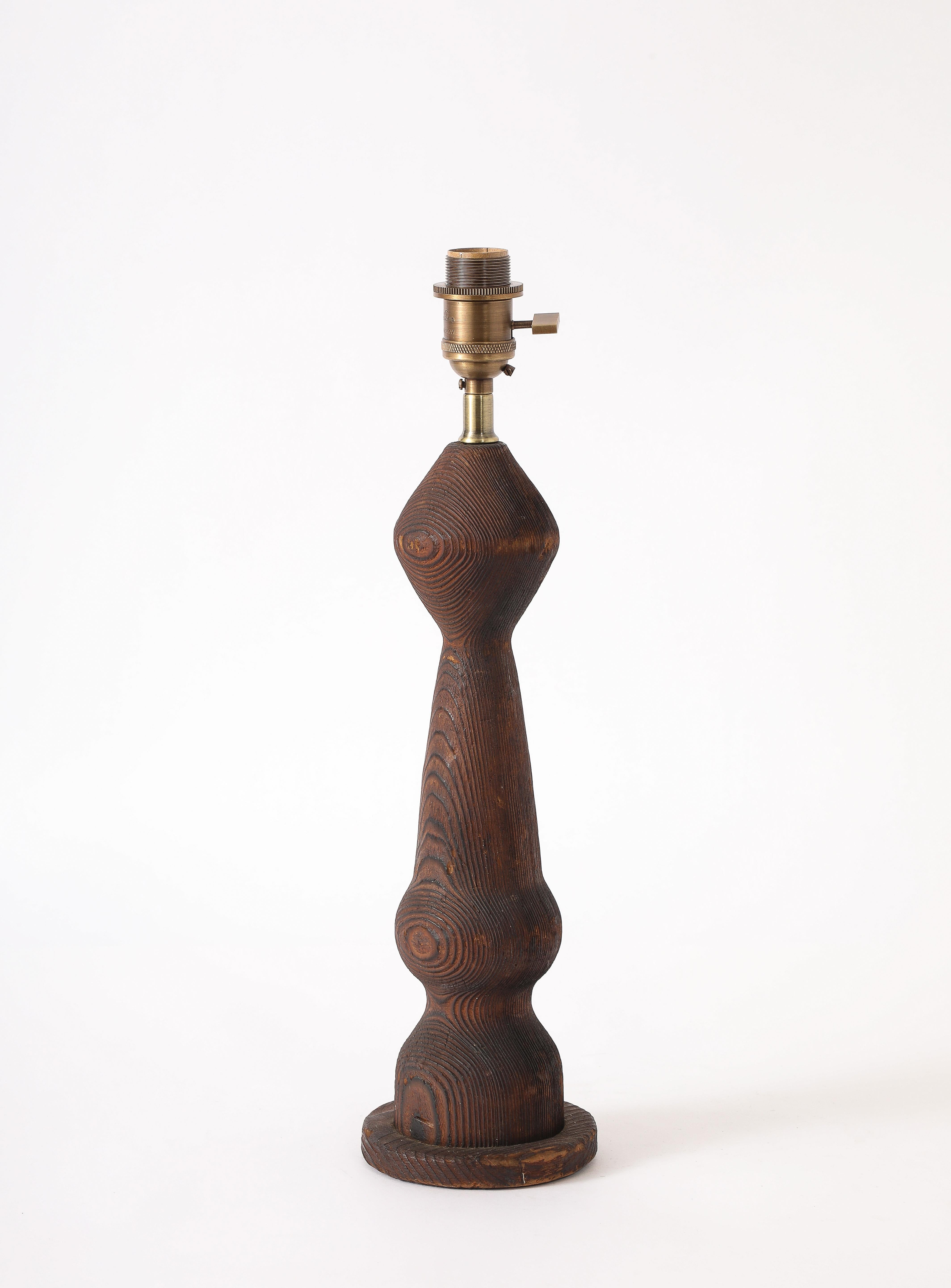 Lampe en pin d'Oregon tourné, France, années 1940 en vente 1