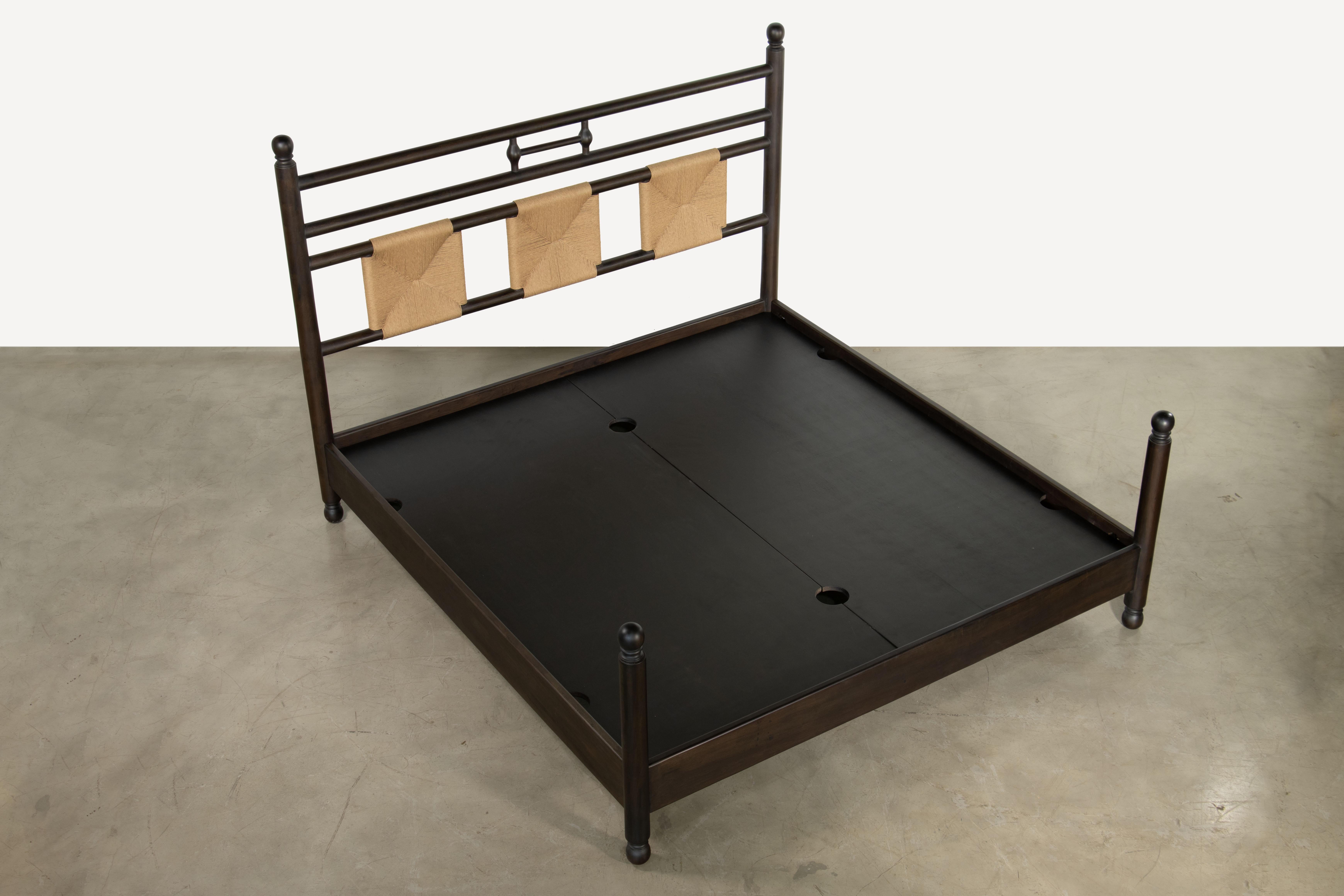 Hand-Woven Turned Solid Wood Bed with Handwoven Rush Headboard by Costantini, Luigi, King For Sale