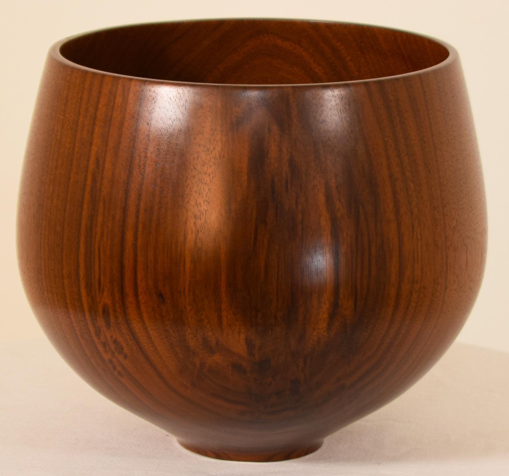 Mid-Century Modern Turned Walnut Bowl by Rude Osolnik For Sale