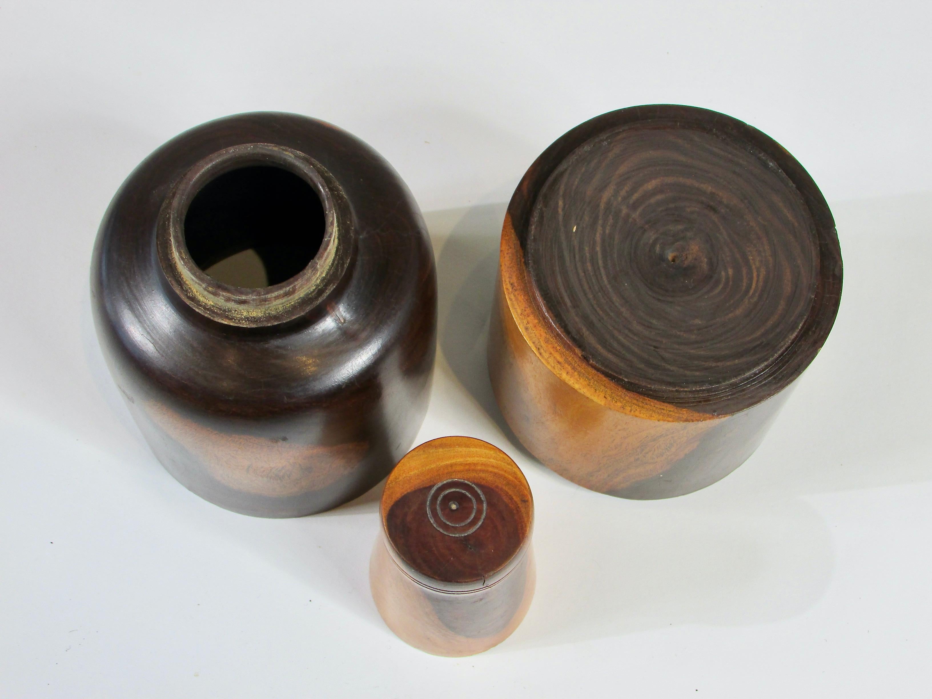Turned Wood Bottle in Rosewood Assembled in Three Pieces For Sale 4
