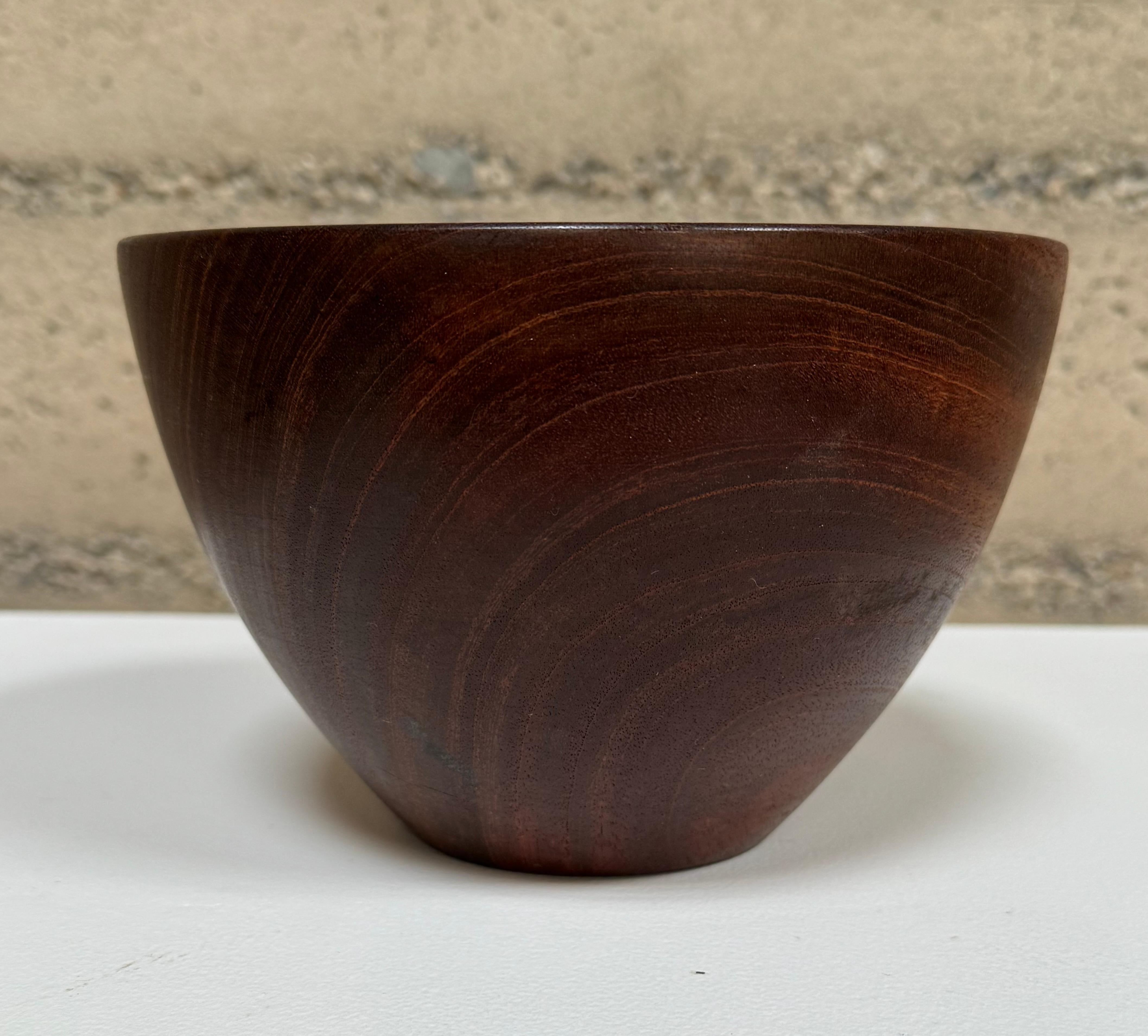 Hand turned walnut bowl by American woodturner Rude Osolnik (1915-2001), with very figurative graining to the wood and his trademark form in this bowl. Signed on the bottom in marker as was his way of marking his work. Osolnik is considered an