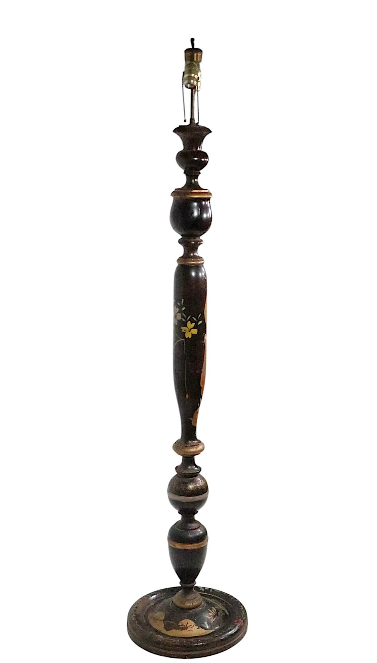 Lámpara de pie Chinoiserie de madera torneada Pintado a mano en venta