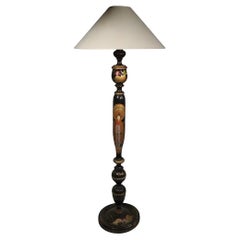 Lámpara de pie Chinoiserie de madera torneada