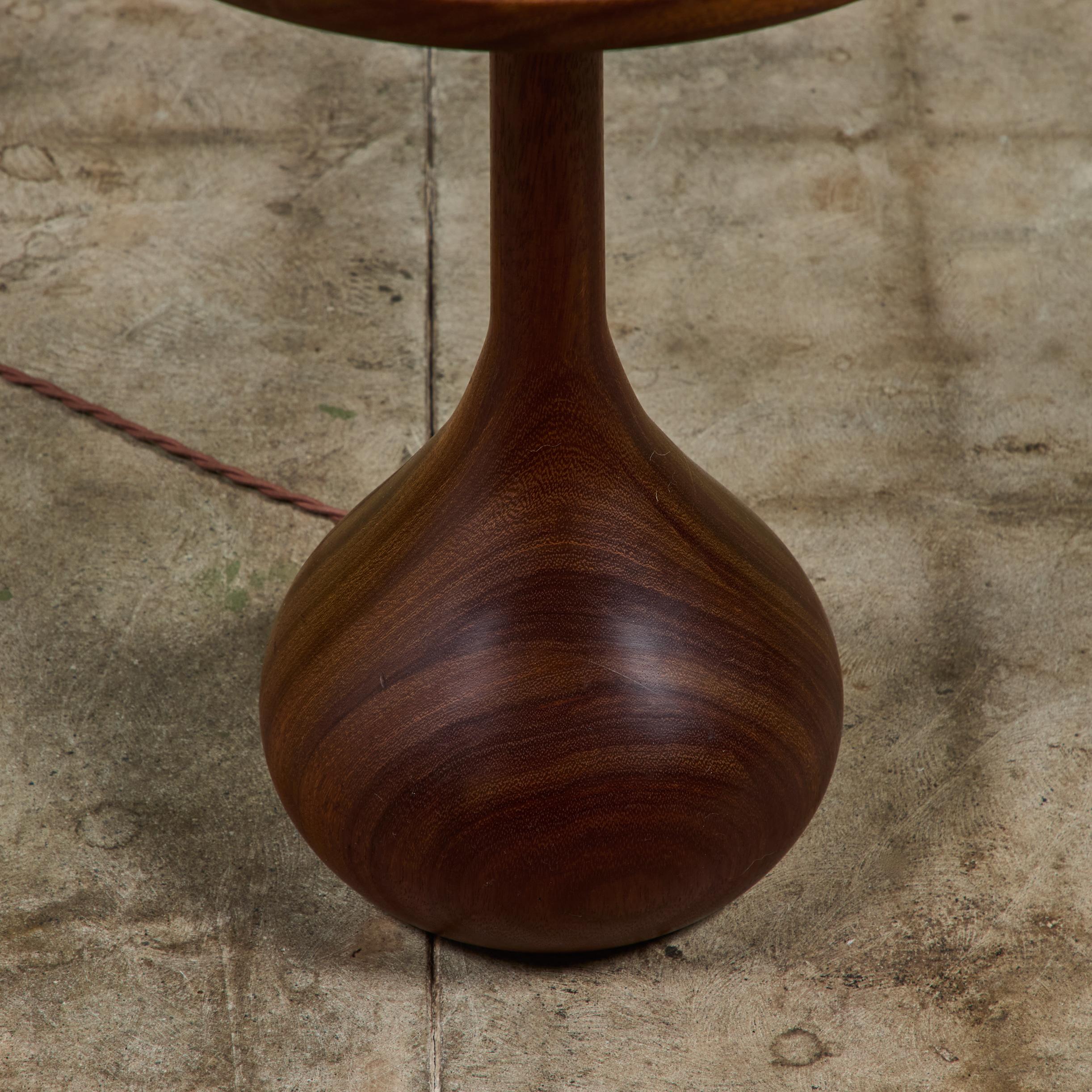 Lampadaire tourné avec table attachée en vente 4