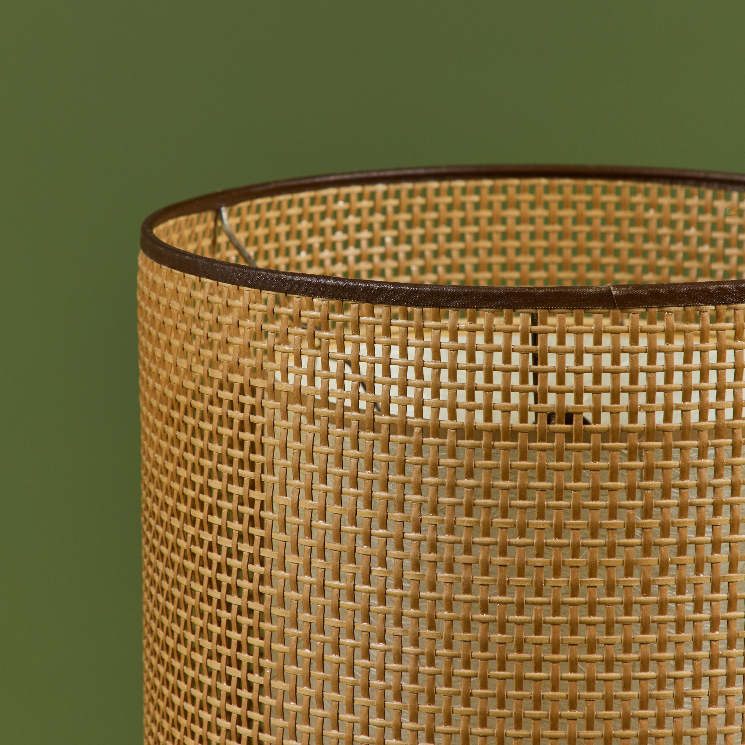 Lampadaire tourné avec table attachée en vente 6