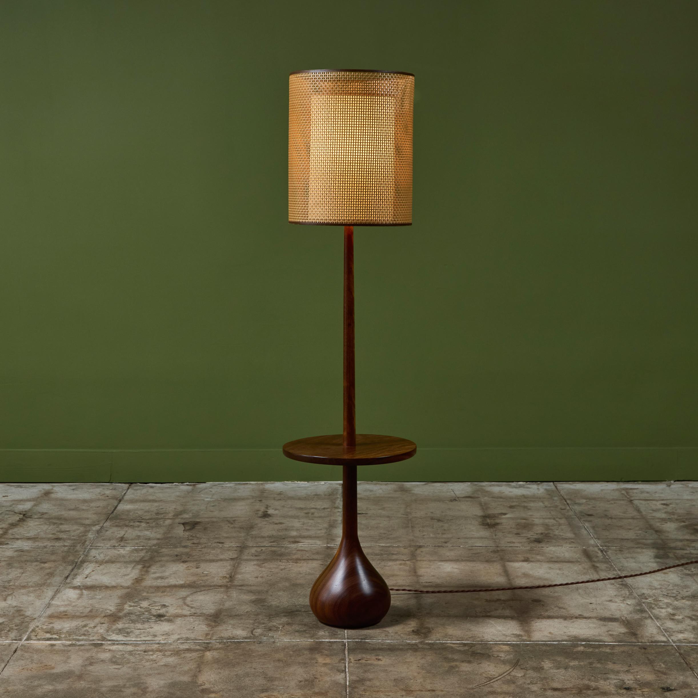 Américain Lampadaire tourné avec table attachée en vente