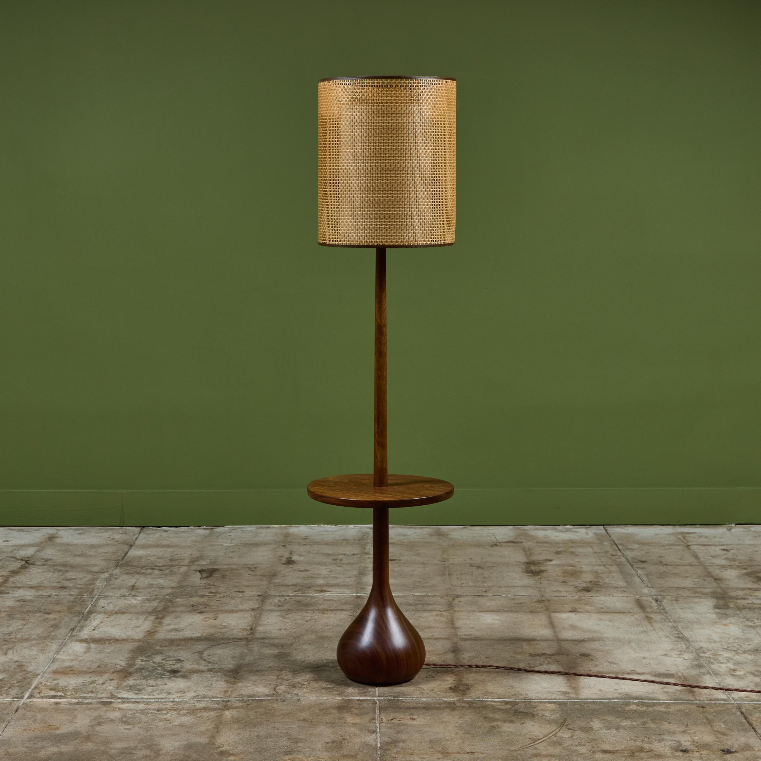 20ième siècle Lampadaire tourné avec table attachée en vente