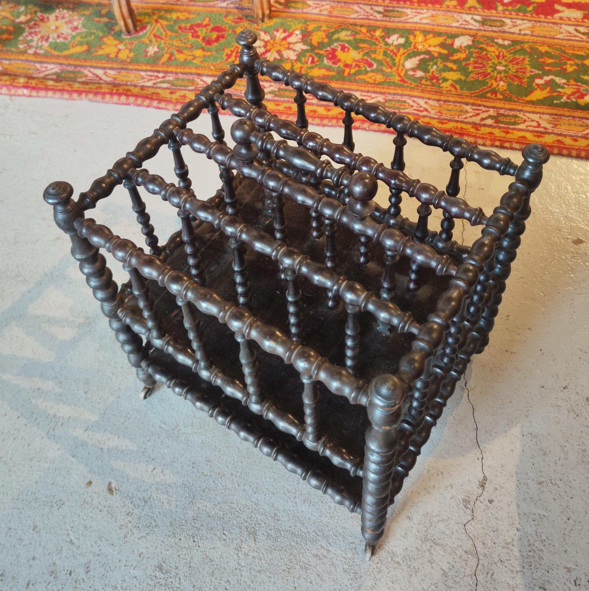 Turned Wood Magazine Rack with Brass Wheels and Handle in the Centre In Good Condition For Sale In Marbella, ES