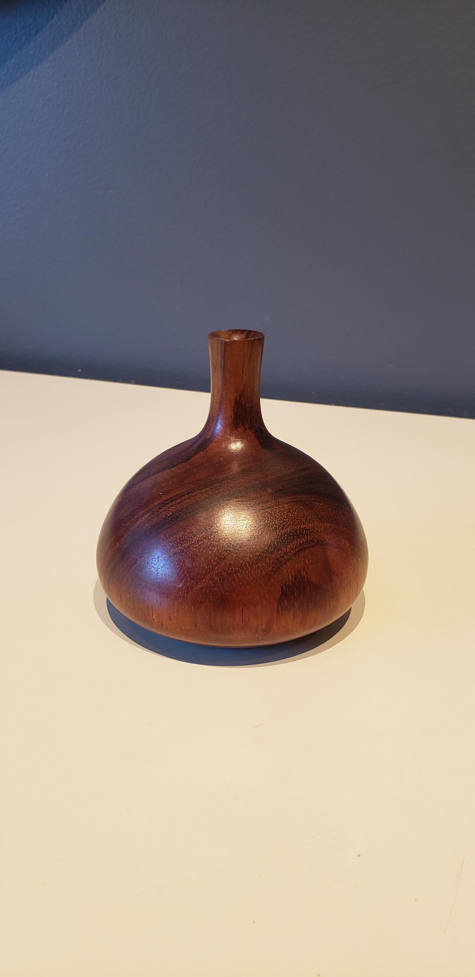 Lovely hand-turned wood vase by master craftsman Rude Osolnik, Kentucky. Handsome grain pattern. Felt has been replaced at some point and the piece is missing its characteristic pen signature. I have been collecting and selling Osolnik's work since