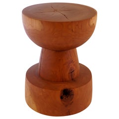 Tisch #7 aus geschliffenem Holz mit Kirschbaumholzsockel