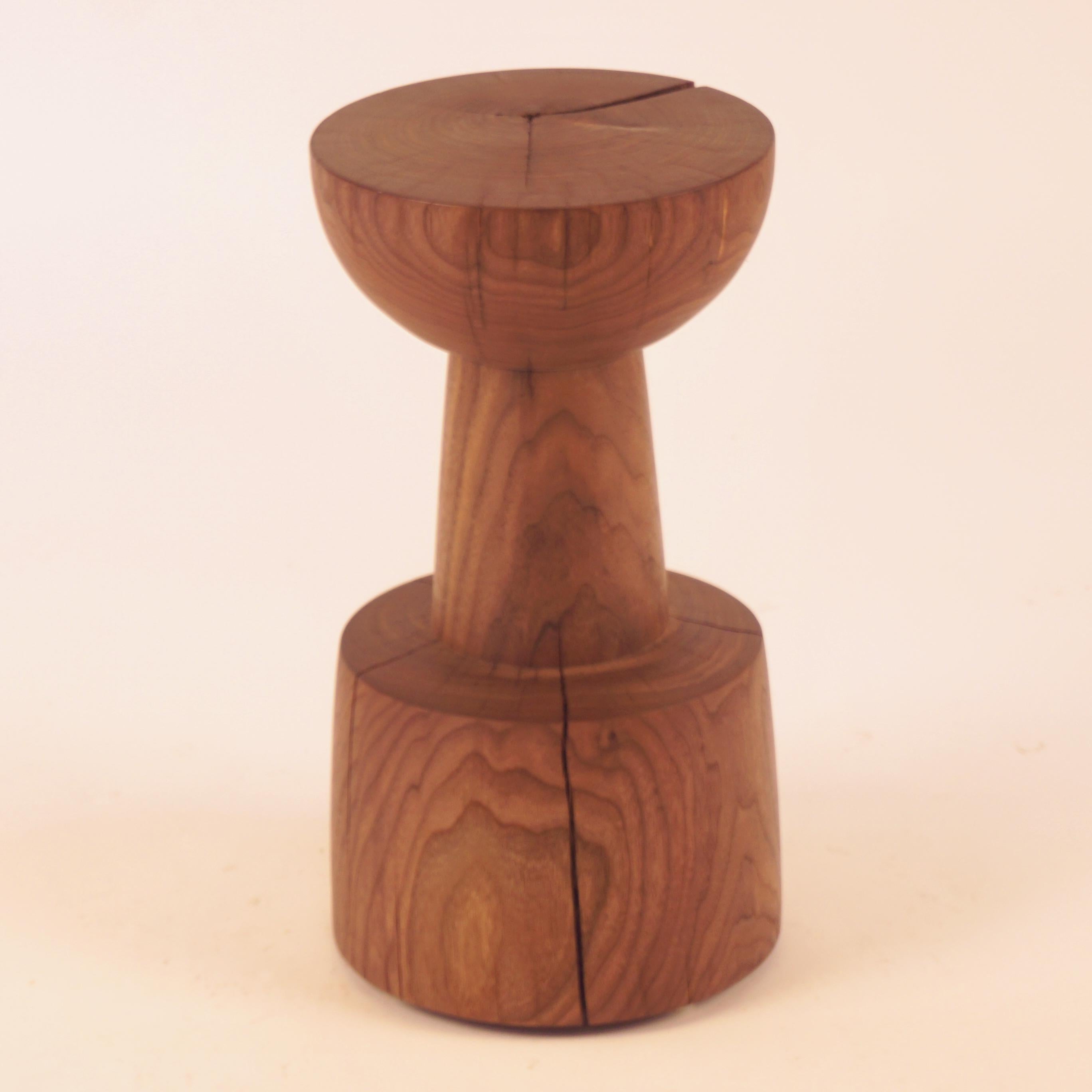 Minipedestal de madera torneada nº 6 en nogal Aceitado en venta