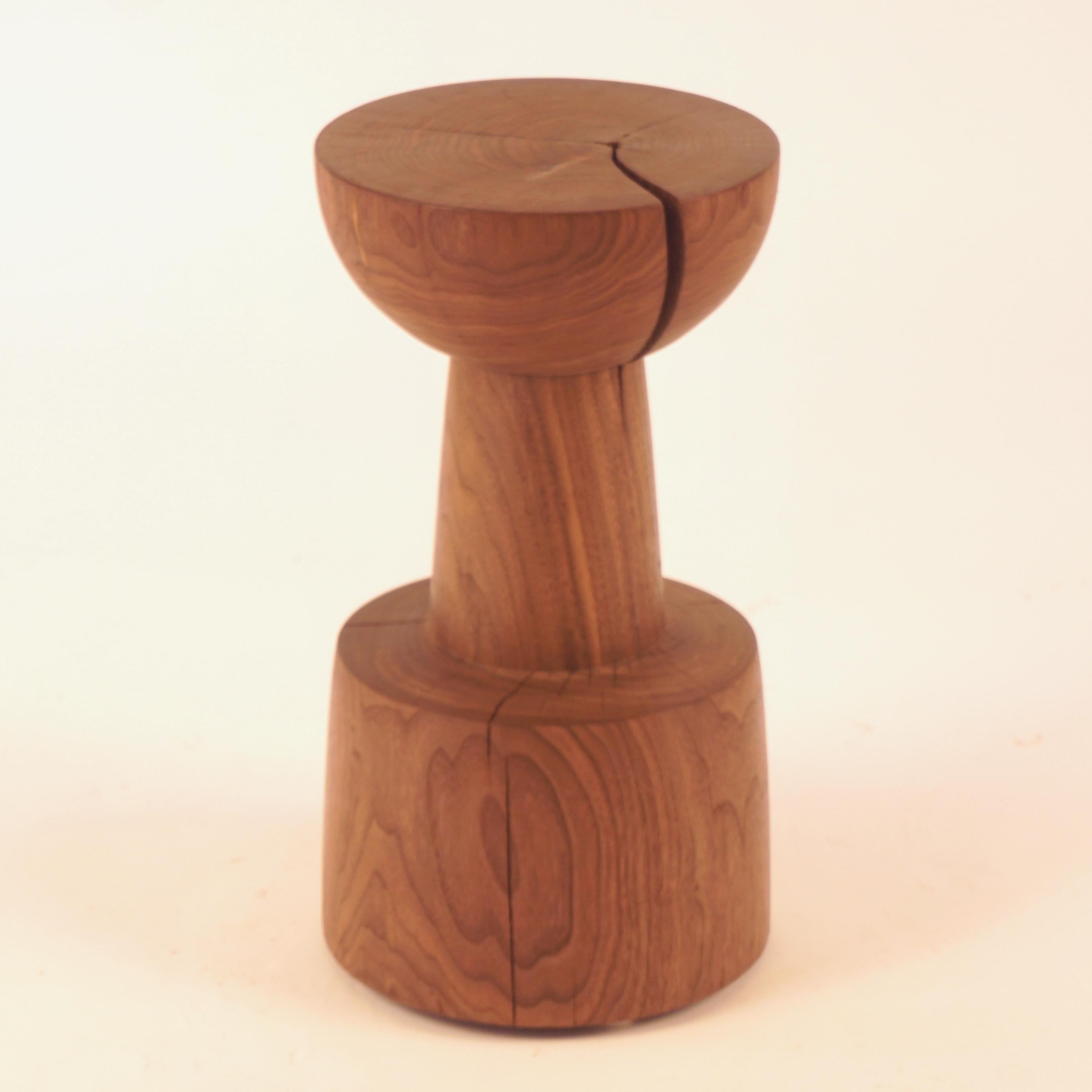 Minipedestal de madera torneada nº 6 en nogal en Nuevo estado para la venta en Bangall, NY