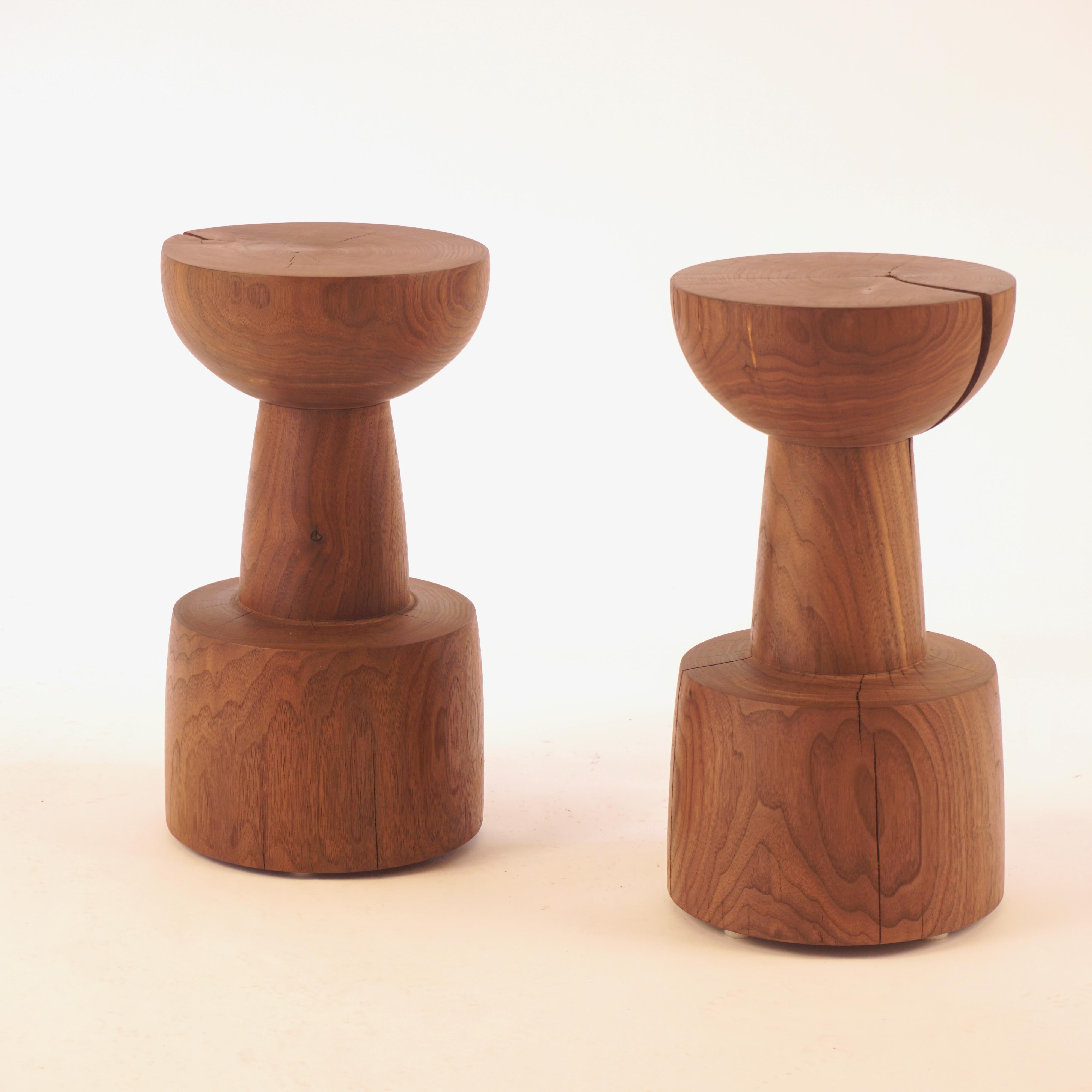 Minipedestal de madera torneada nº 6 en nogal Siglo XXI y contemporáneo en venta