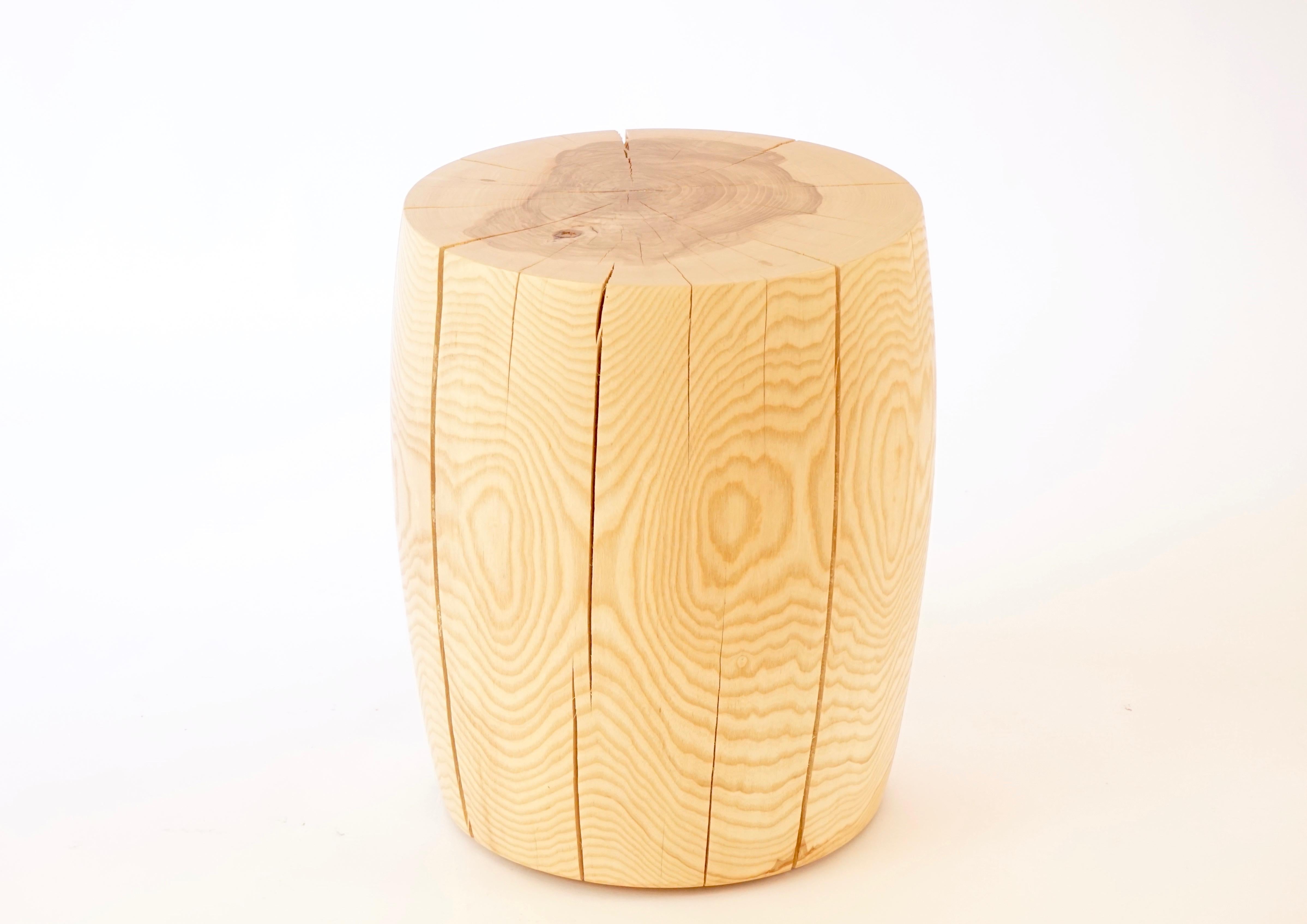 Ce guéridon #9 en frêne est l'une des dix formes originales de la collection de guéridons Lehrecke de 1996. Ce qui rend cette pièce spéciale, c'est la qualité du bois et le fait que le frêne disparaît à un rythme alarmant. M. Lehrecke collecte dès à