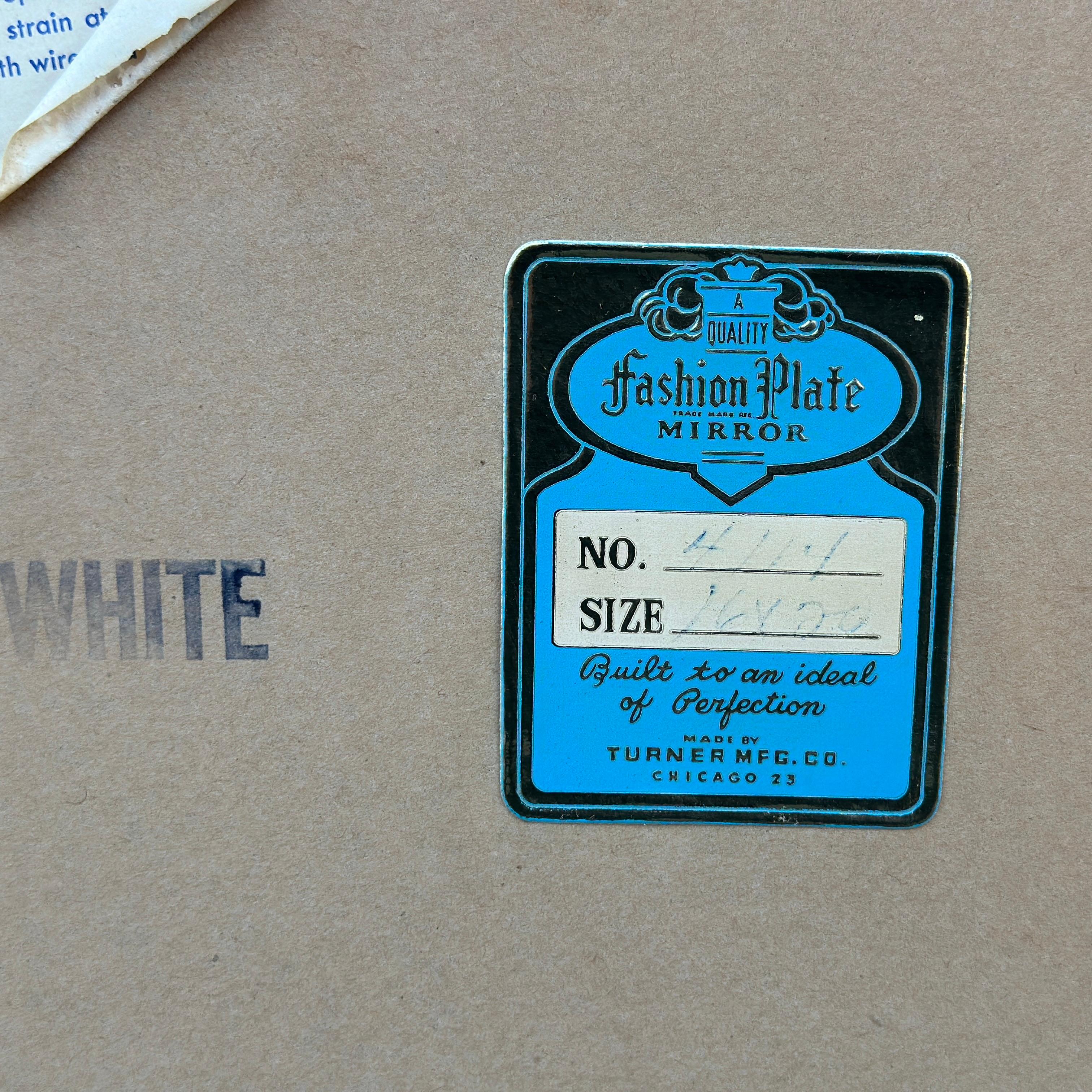 Turner Mfg. Co. Specchio da parete con anello d'ottone e specchio a schizzo d'oro in vendita 4