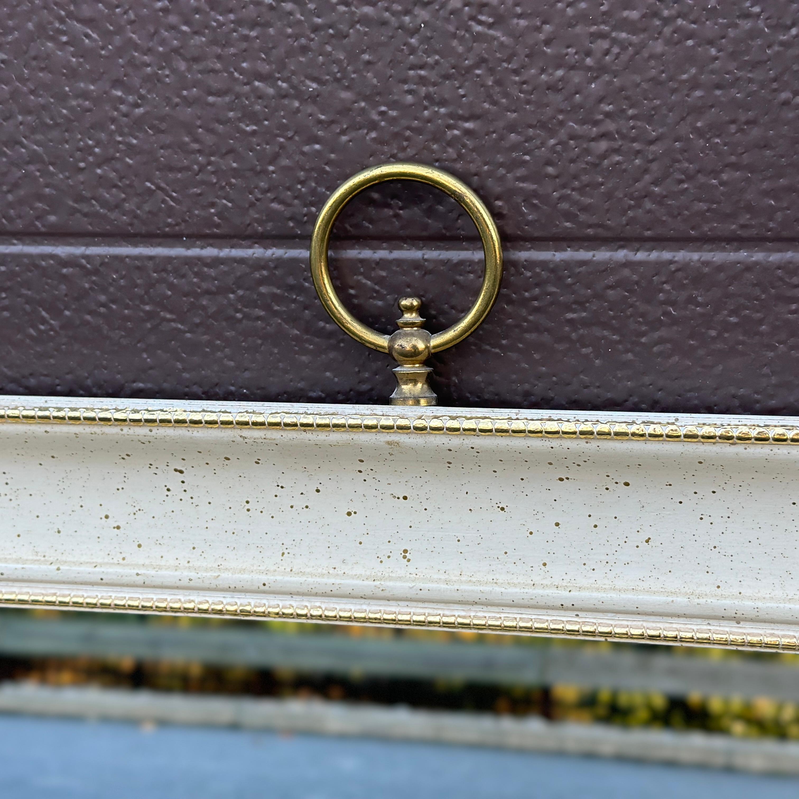 Turner Mfg. Co. Specchio da parete con anello d'ottone e specchio a schizzo d'oro In condizioni buone in vendita a West Chester, PA