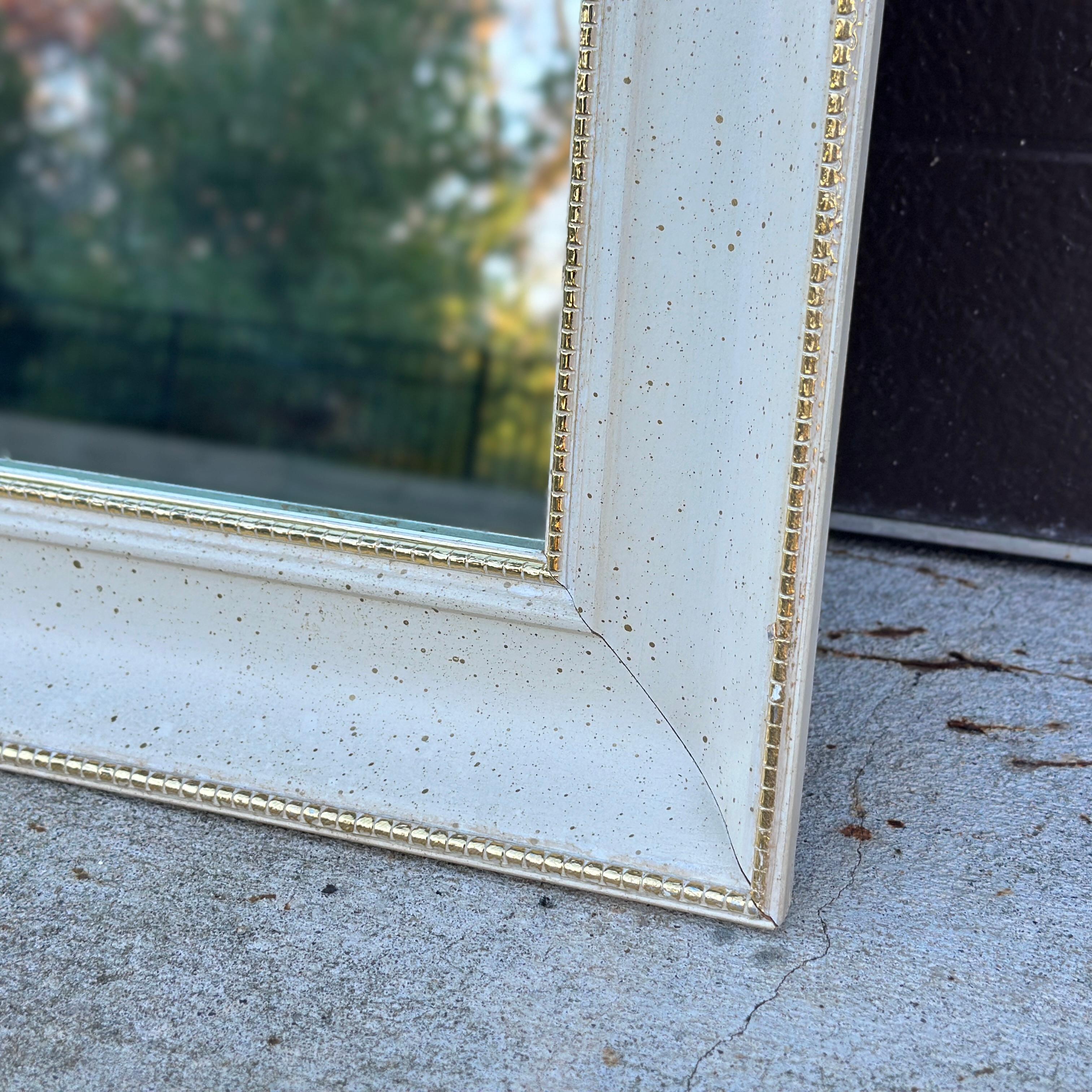 XX secolo Turner Mfg. Co. Specchio da parete con anello d'ottone e specchio a schizzo d'oro in vendita