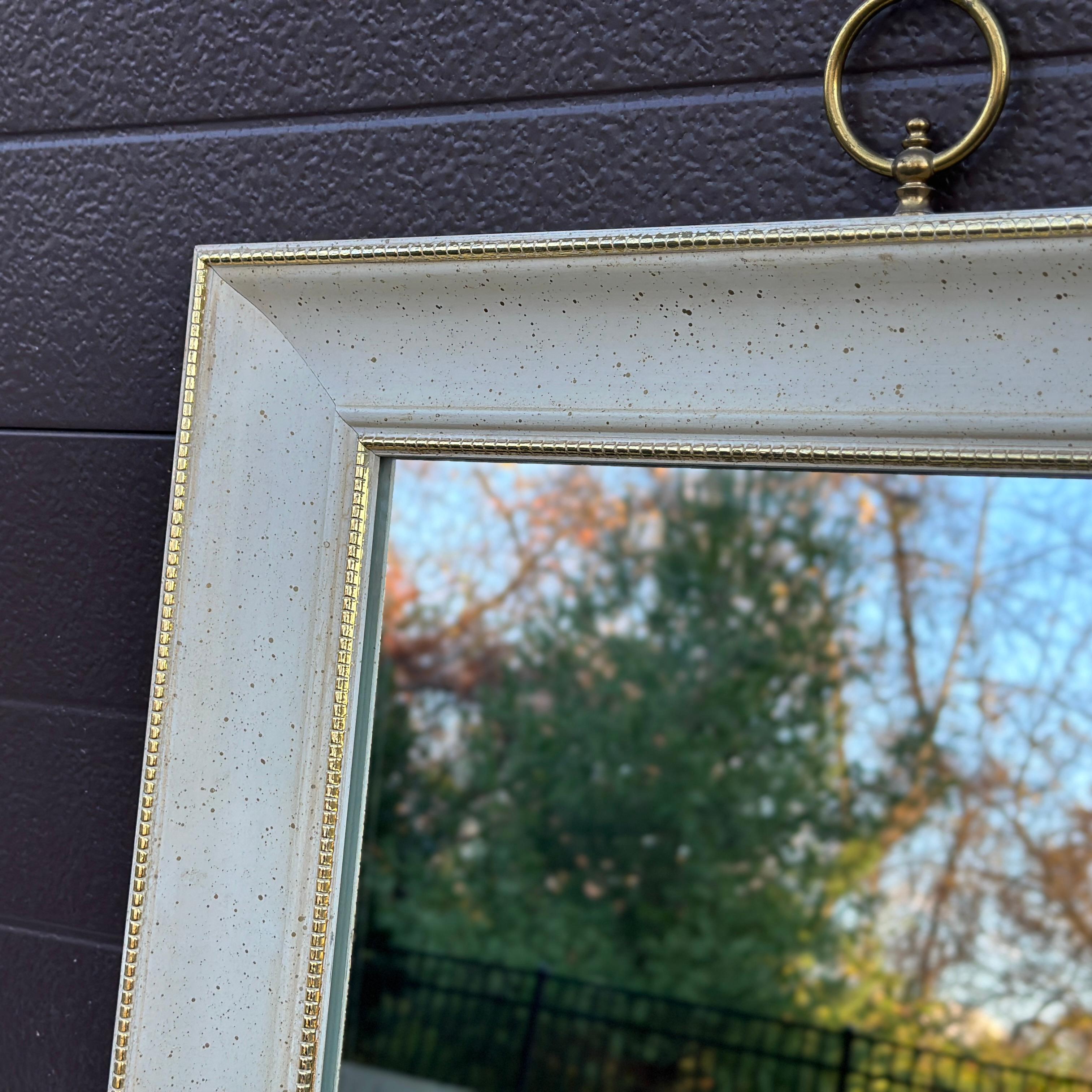 Turner Mfg. Co. Specchio da parete con anello d'ottone e specchio a schizzo d'oro in vendita 1