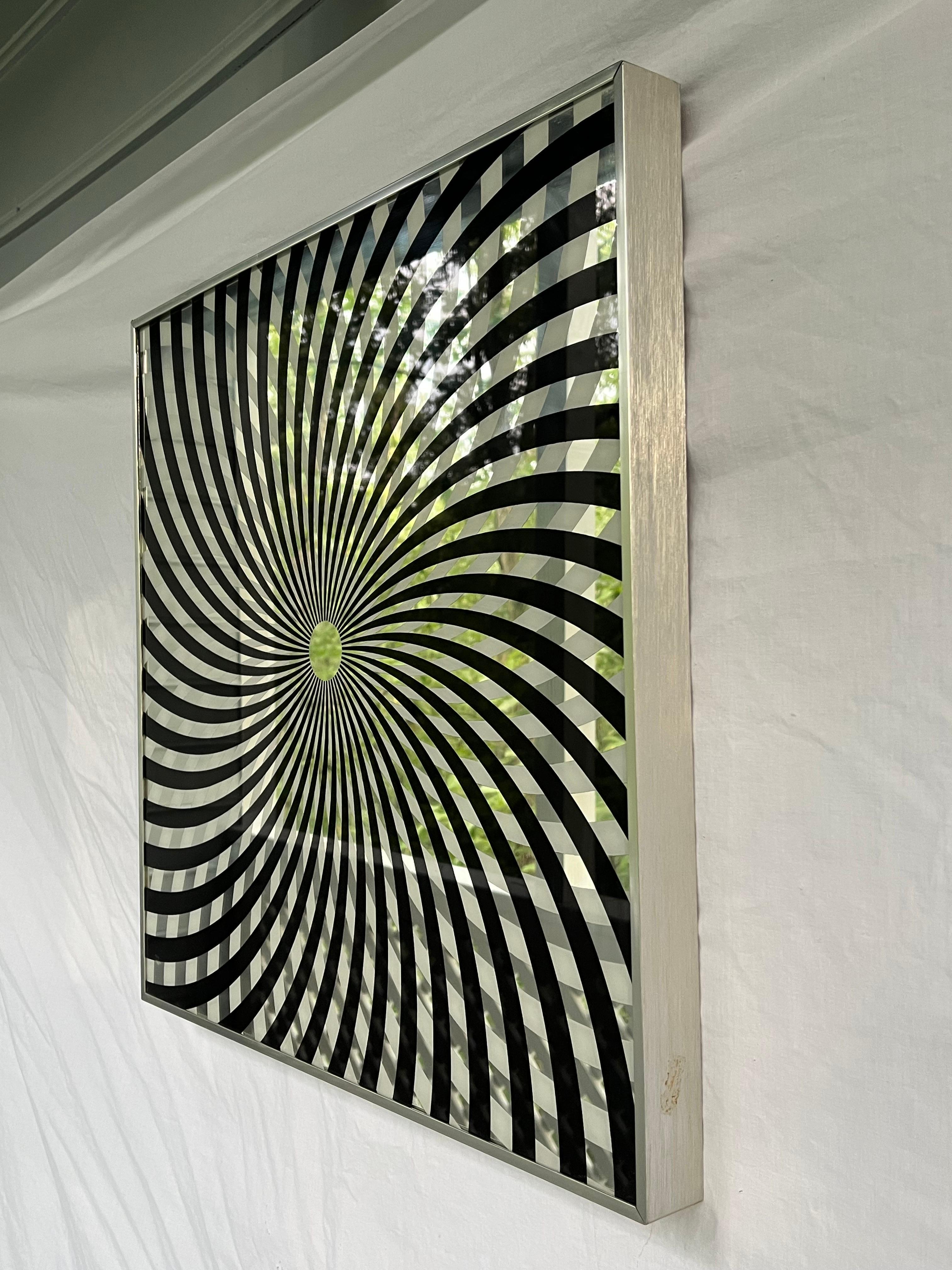 Américain Turner Vintage Op Art Miroir Pop Art noir et blanc en forme de roue d'épingle dans un cadre en aluminium