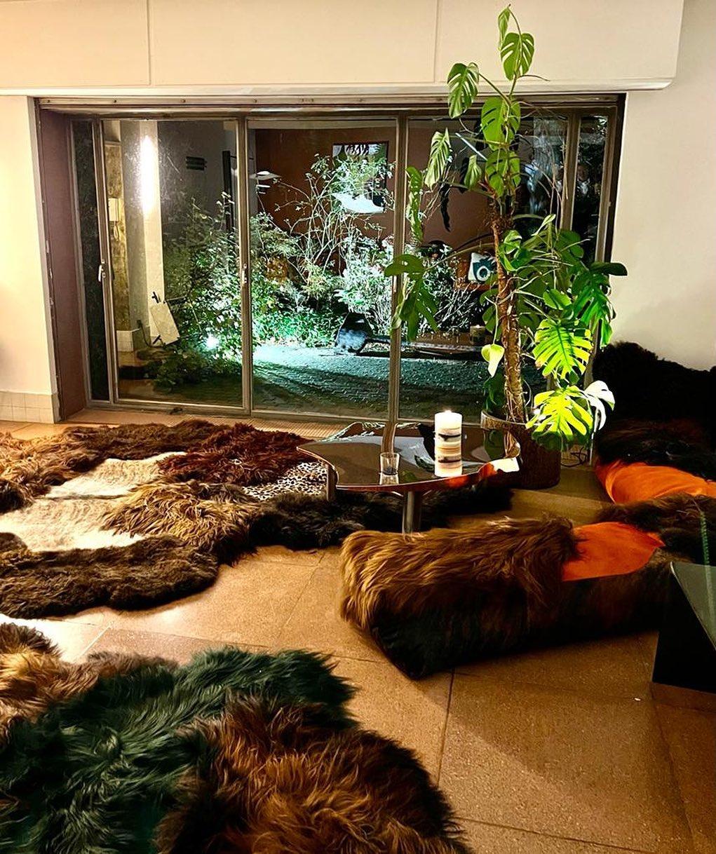 Organic Shape Hand-Dyed Turqoise & Cognac European Sheepskin Rug by Carine Boxy For Sale 8