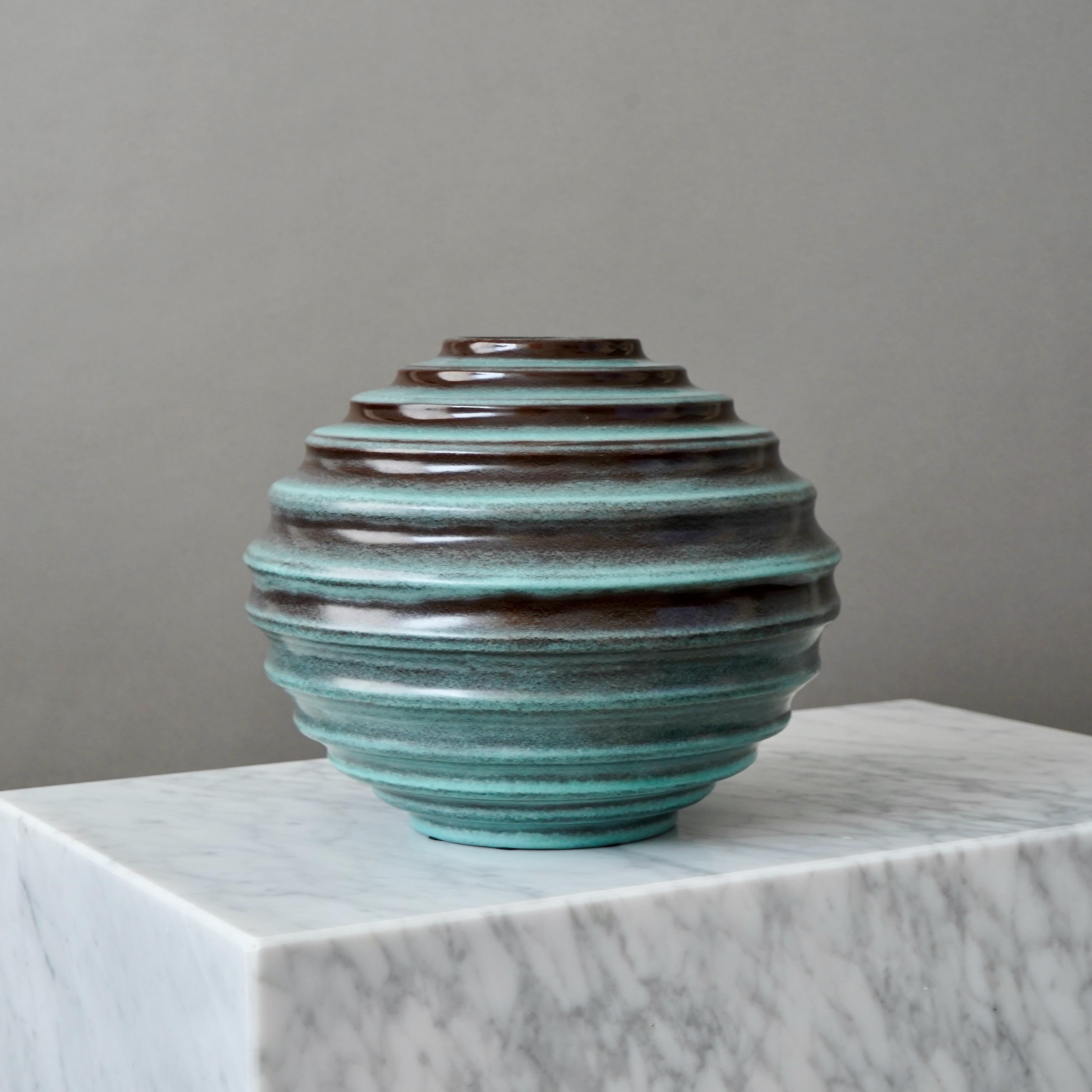 Türkisfarbene Art-Déco-Keramikkugelvase von Ewald Dahlskog, Bo Fajans, Schweden, 1930er Jahre im Angebot 4