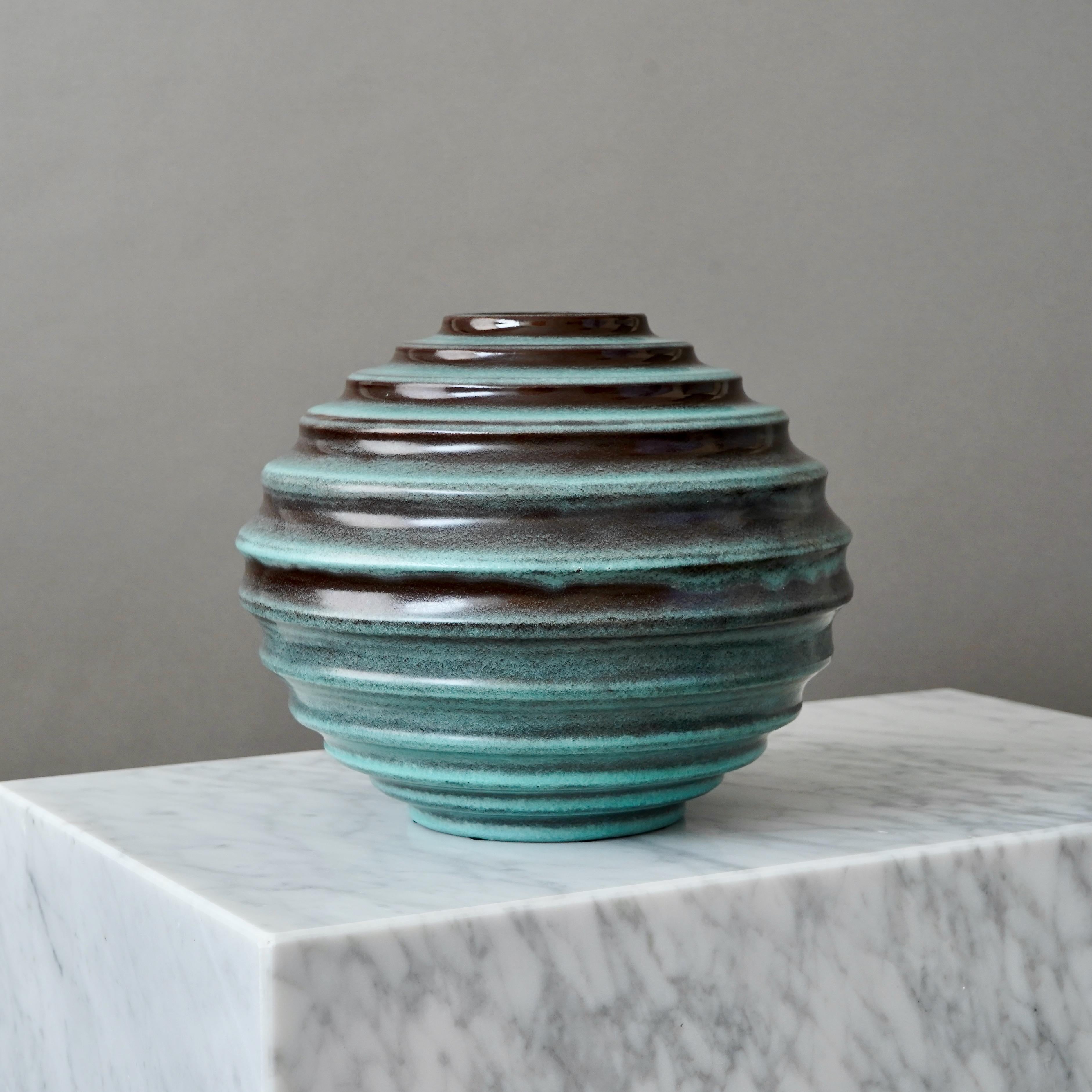 Türkisfarbene Art-Déco-Keramikkugelvase von Ewald Dahlskog, Bo Fajans, Schweden, 1930er Jahre im Angebot 5