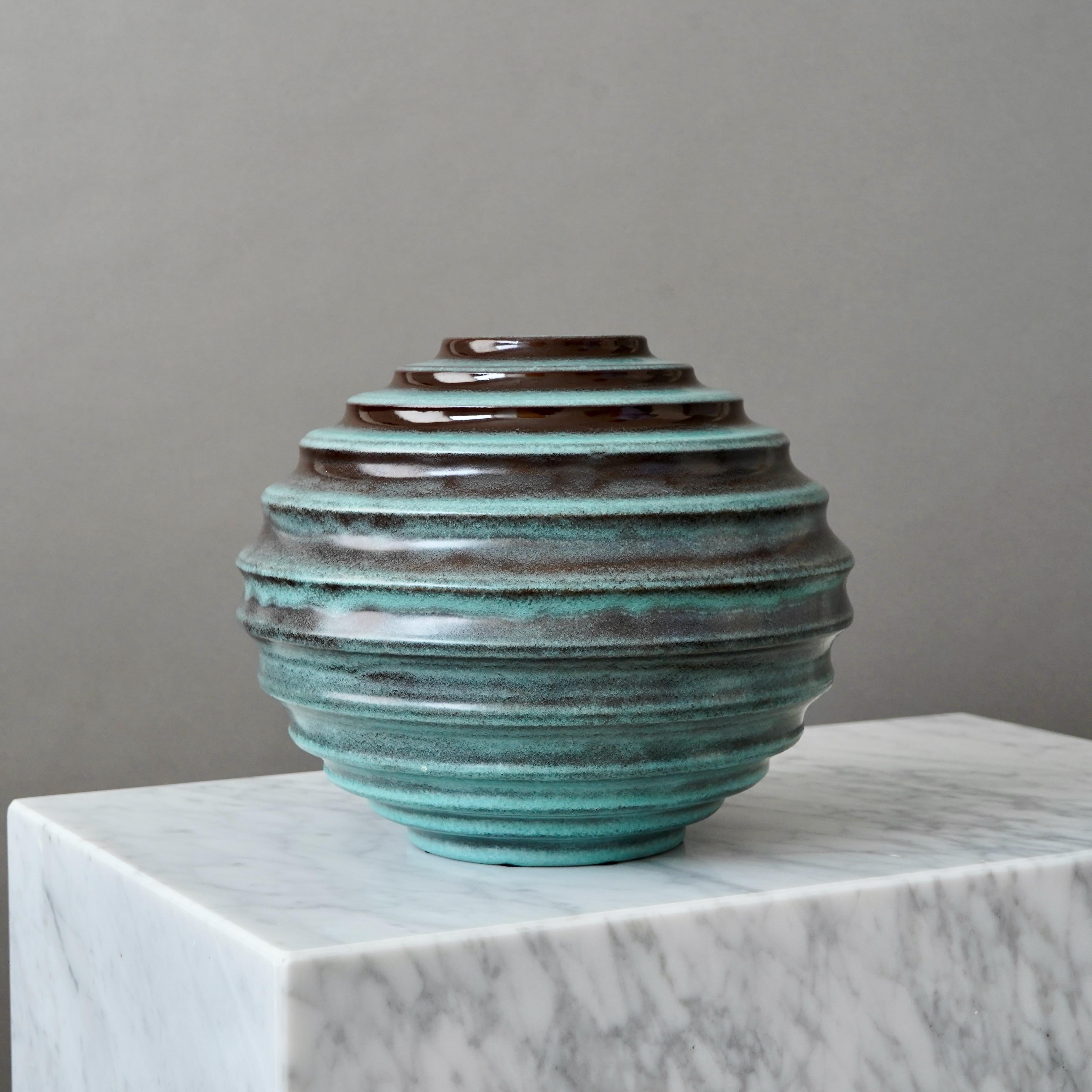 Türkisfarbene Art-Déco-Keramikkugelvase von Ewald Dahlskog, Bo Fajans, Schweden, 1930er Jahre im Angebot 2
