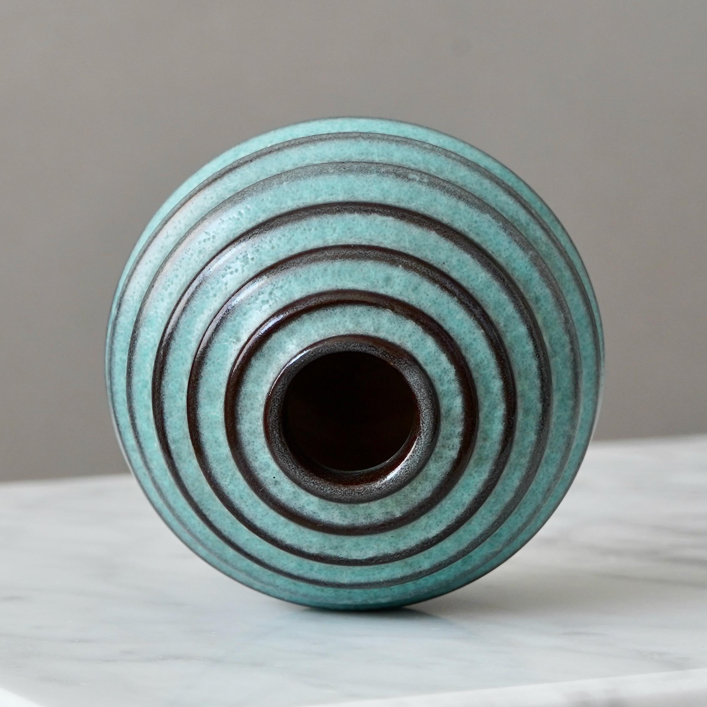 Vaso a globo in ceramica Art Deco turchese di Ewald Dahlskog, Bo Fajans, Svezia, anni '30 in vendita 1