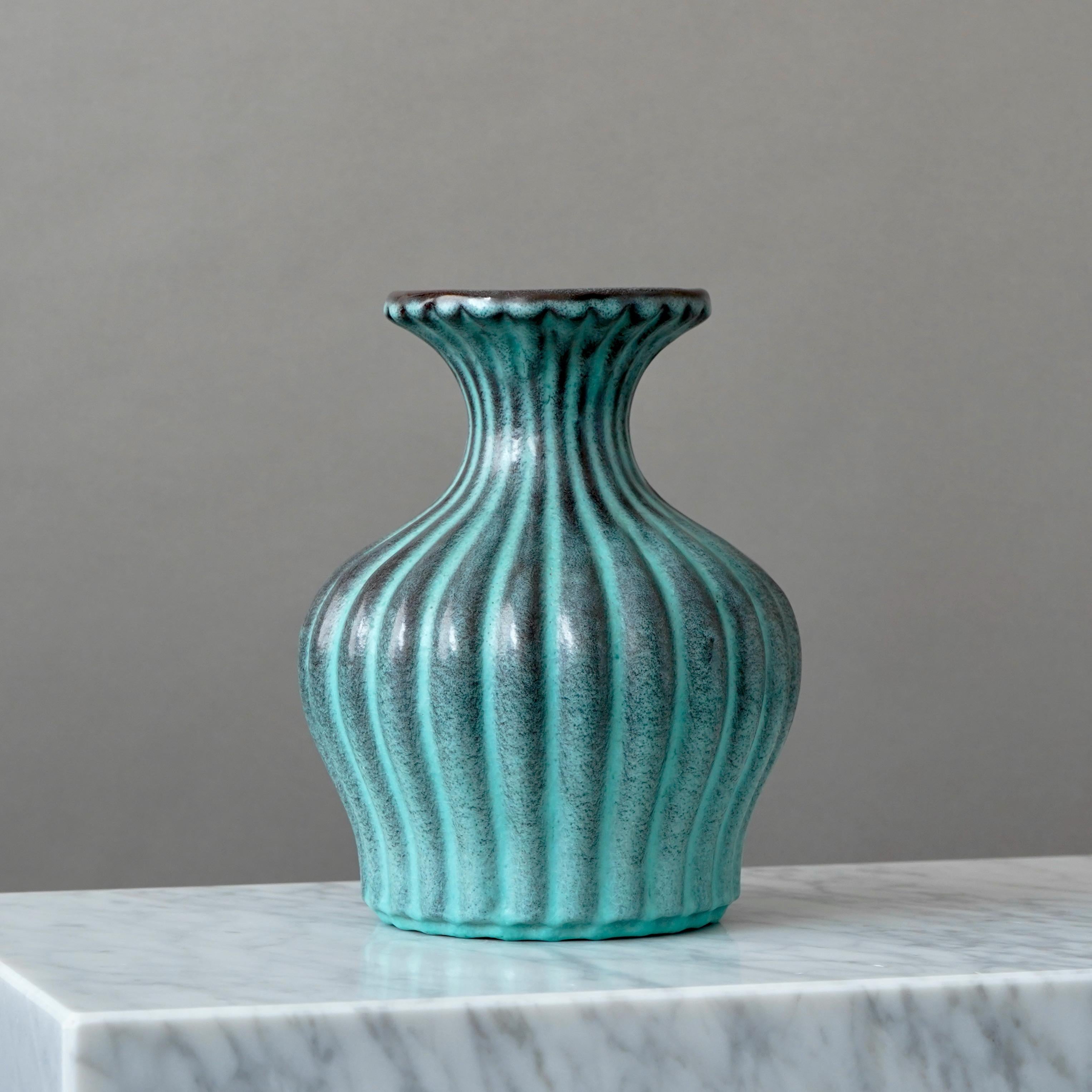 Turquois Art Deco Ceramic Vase by Ewald Dahlskog, Bo Fajans, Sweden, 1930s In Excellent Condition For Sale In Malmö, SE