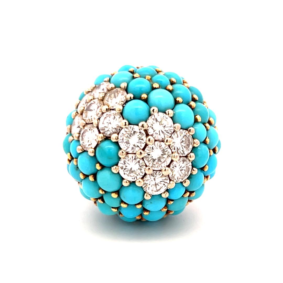 Titre :
Cet extraordinaire ensemble de bijoux vintage comprend un bracelet assorti de turquoise et de diamants ainsi qu'une bague audacieuse, le tout en or jaune 18 carats. Le bracelet présente 11,00 carats de diamants ronds brillants G/VS