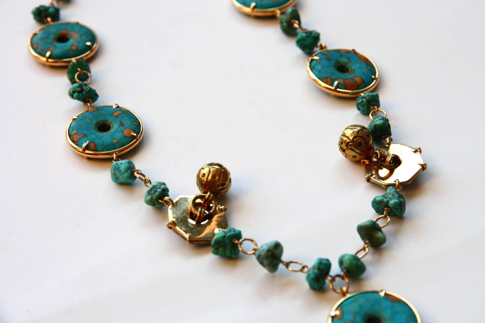 Mao, collier long en or 18 carats et turquoise Neuf - En vente à Milan, IT