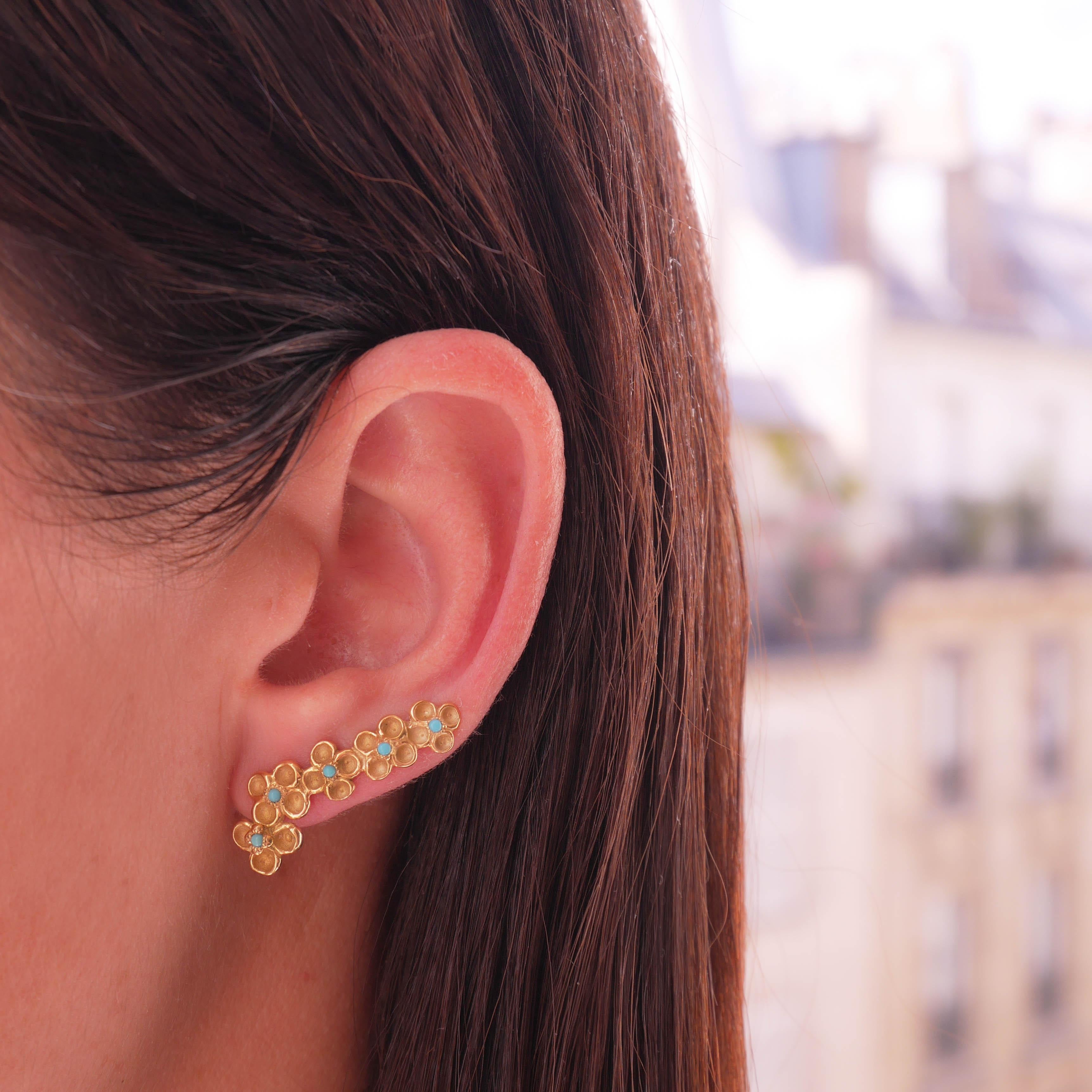 Clusters of contrasting sculpted flowers make up this one of a kind ear climber, creating the illusion of multiple piercings. Perfectly crafted to follow the curve along with the cartilage, it is made in 18 Karat yellow gold approximately 5 grams.