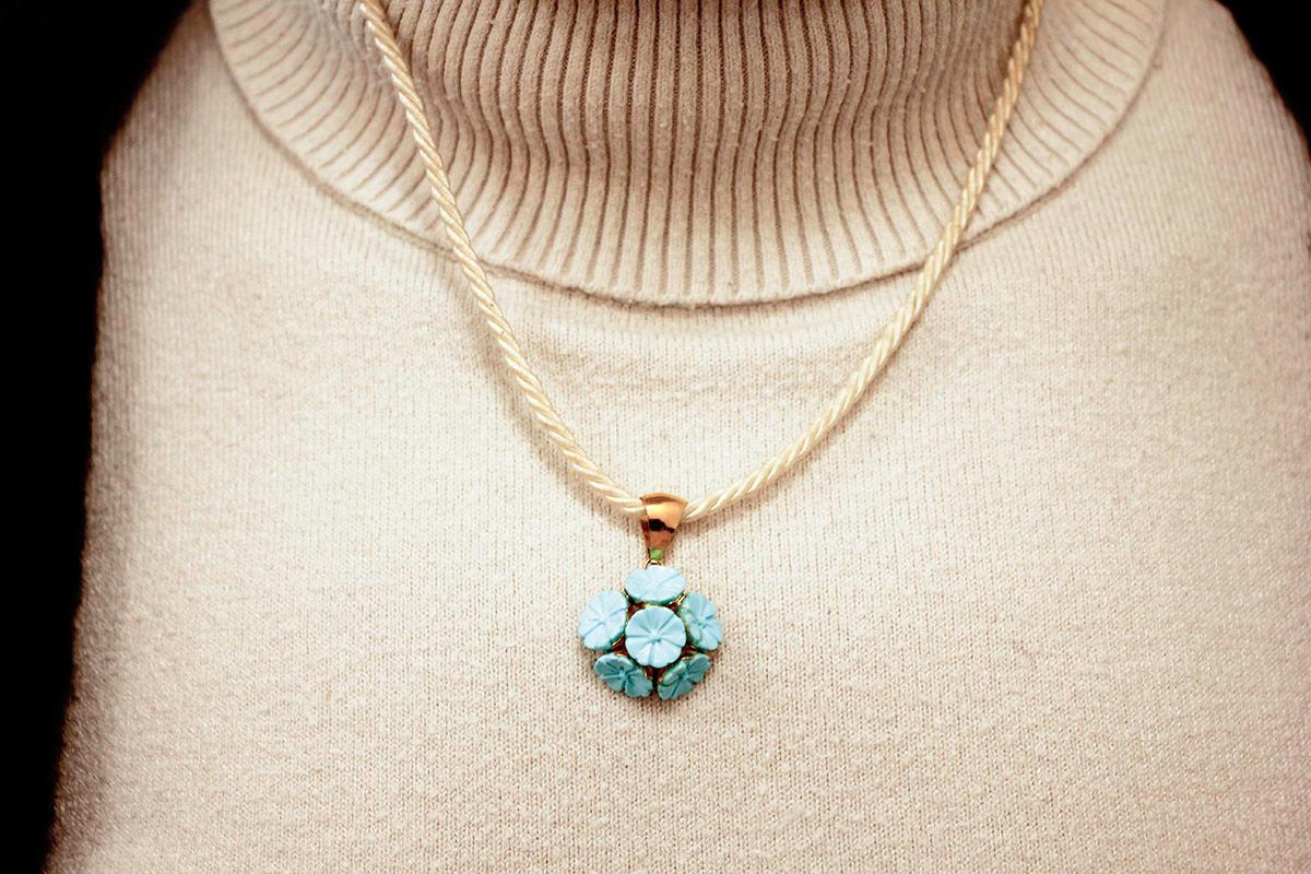 Turquoise, 18 Karat Yellow Gold Pendant Necklace 1