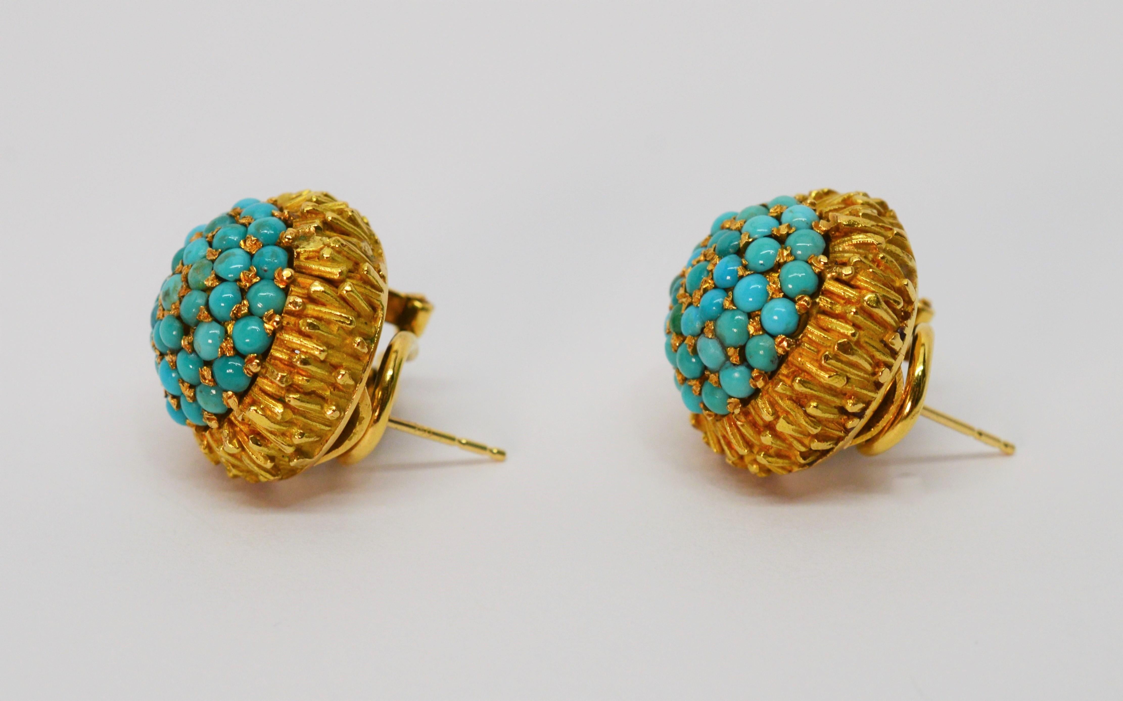 This pair of vintage stud earrings has great color resulting from the natural hues of unusual pave set turquoise cabochons complemented by the rich eighteen karat 18K yellow gold.
For pierced ears, these stylish stud earrings are fitted with omega