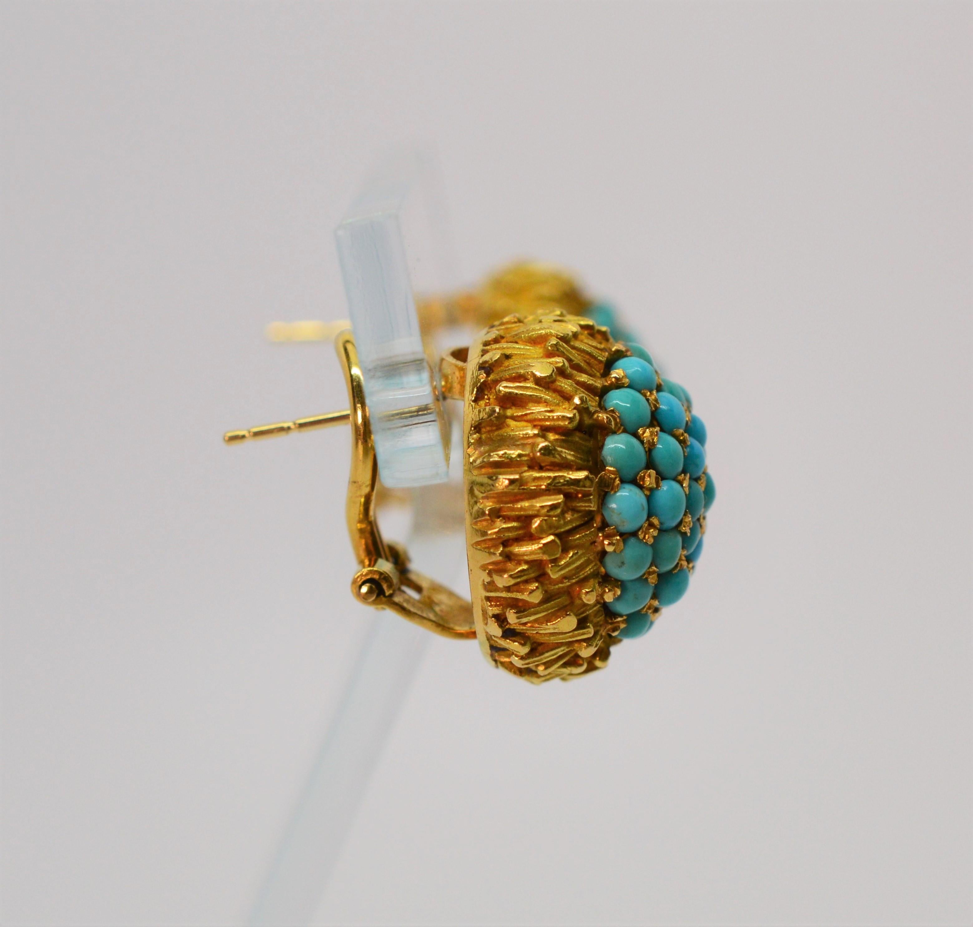 Turquoise 18k Yellow Gold Stud Earrings In Good Condition In Mount Kisco, NY