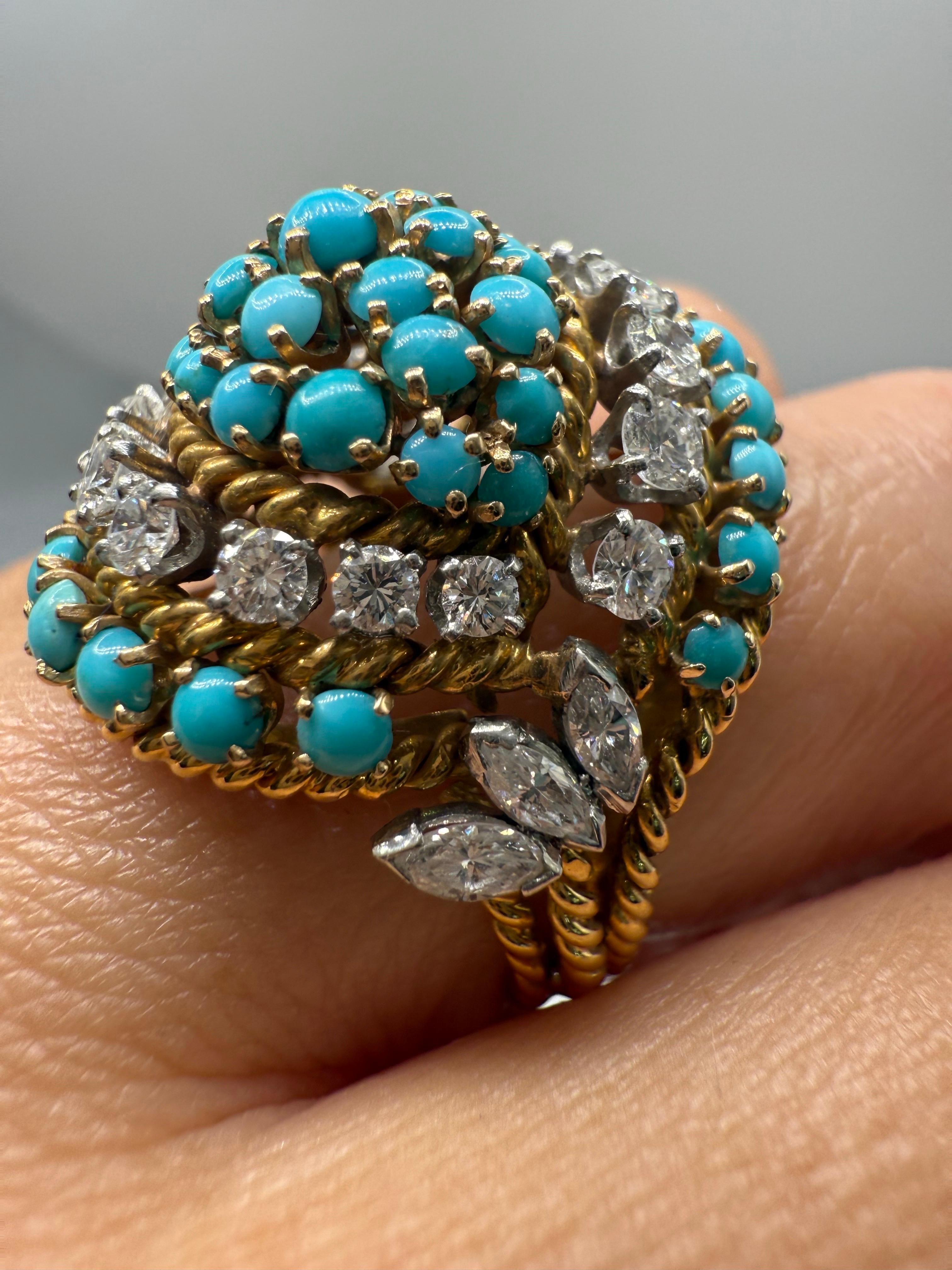 Was für ein Statement Stück, mit Blumenmotiv Stil mit Marquise und runden Diamanten in 18KT Gold gemacht. Die natürlichen Türkis-Edelsteine verleihen dem Ring einen schönen Kontrast. Diamanten sind insgesamt 2 Karat VS Klarheit und F-G