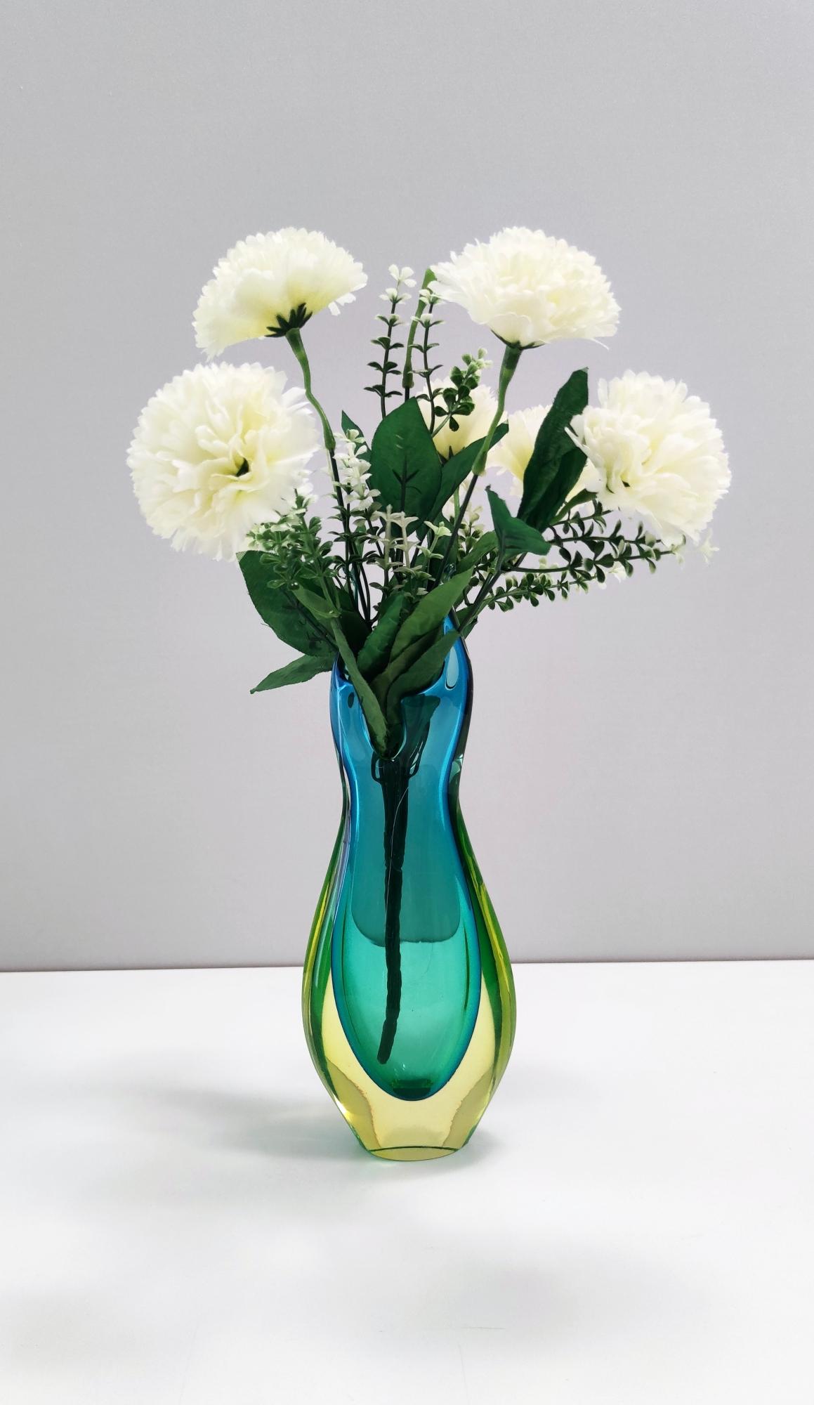 Italy, 1950s. 
This vase is made in Sommerso Murano glass. 
It is a vintage item, therefore it might show slight traces of use, but it can be considered as in perfect original condition and ready to become a piece in a home. 

Measures:
Width